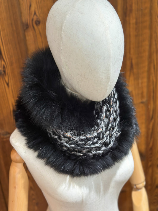 Foulard Gris et noir avec fourrure recyclée