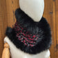 Foulard Rouge et noir avec torsade et fourrure recyclée