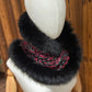 Foulard Rouge et noir avec torsade et fourrure recyclée