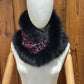 Foulard Rouge et noir avec torsade et fourrure recyclée