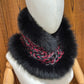 Foulard Rouge et noir avec torsade et fourrure recyclée