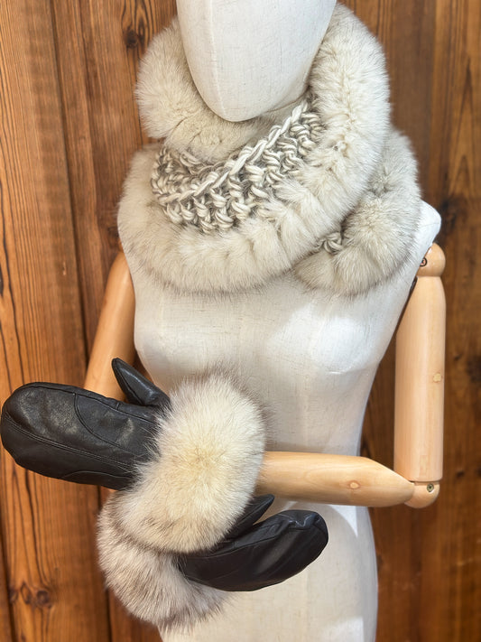 Foulard beige et taupe avec fourrure recyclée - Crème