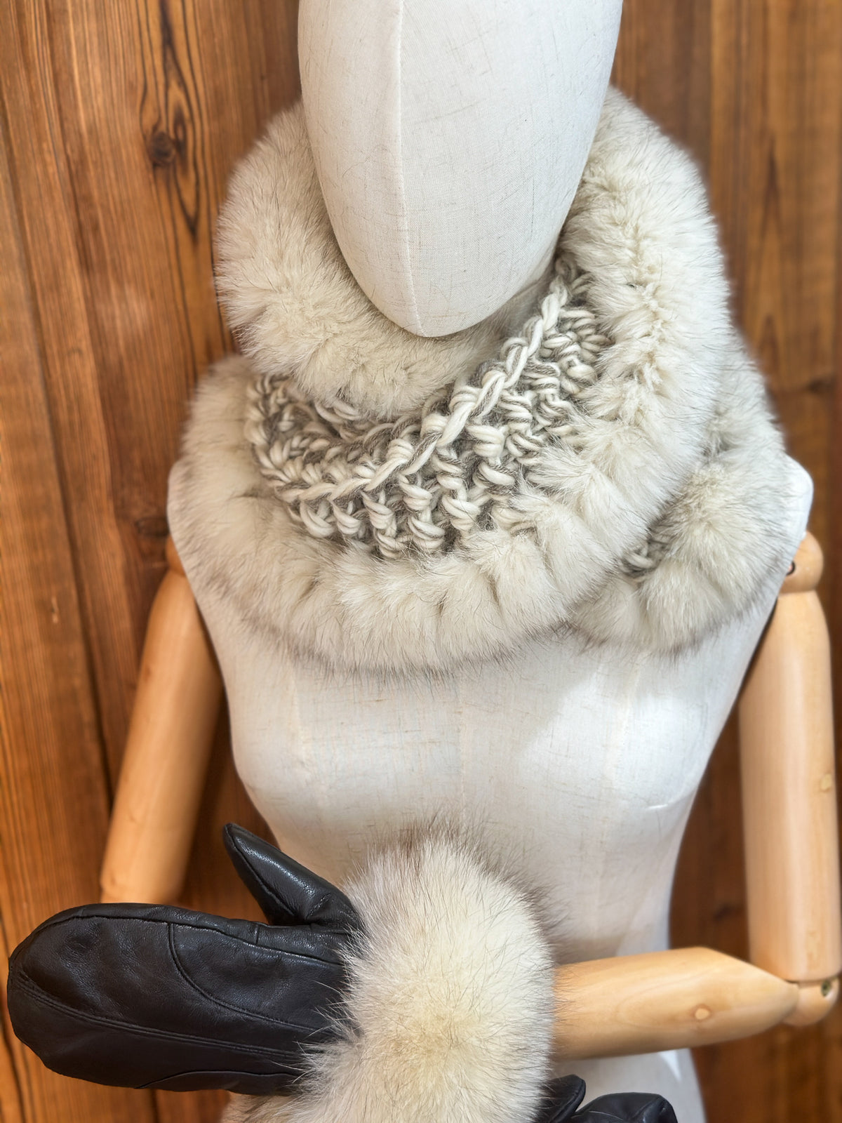 Foulard beige et taupe avec fourrure recyclée - Crème