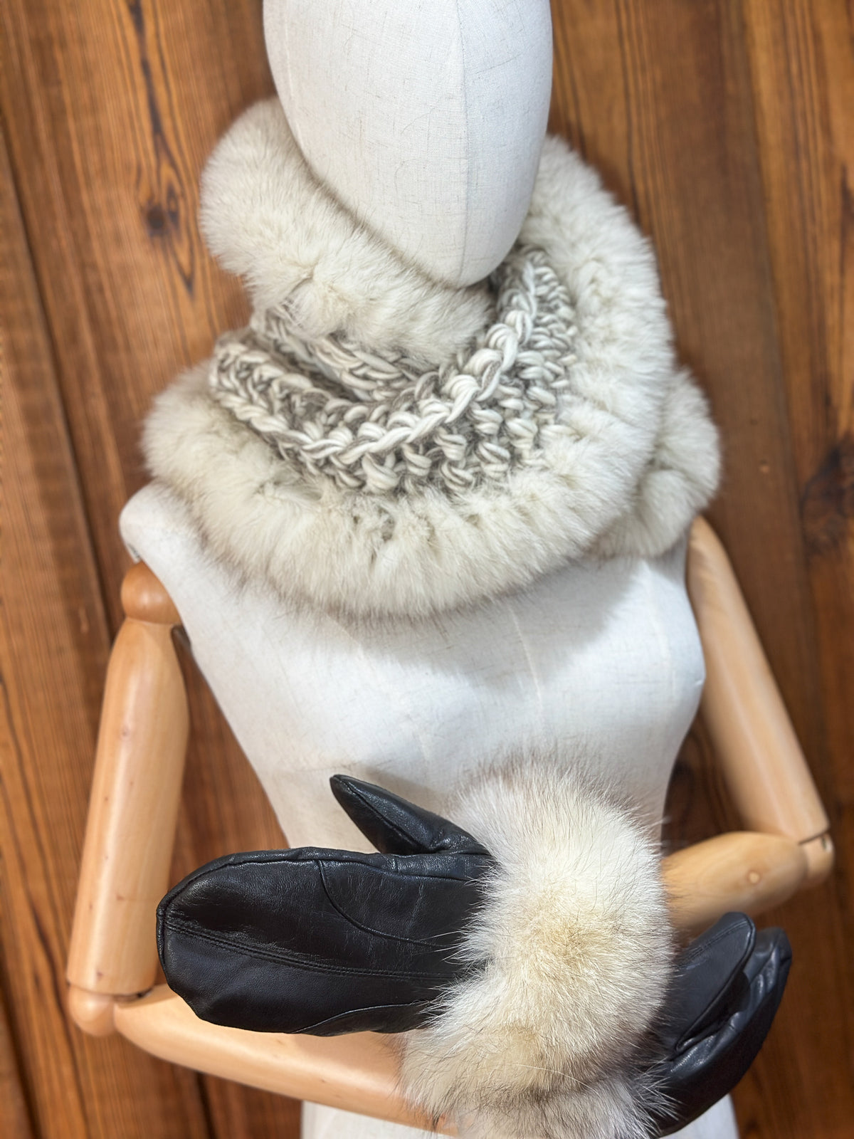 Foulard beige et taupe avec fourrure recyclée - Crème