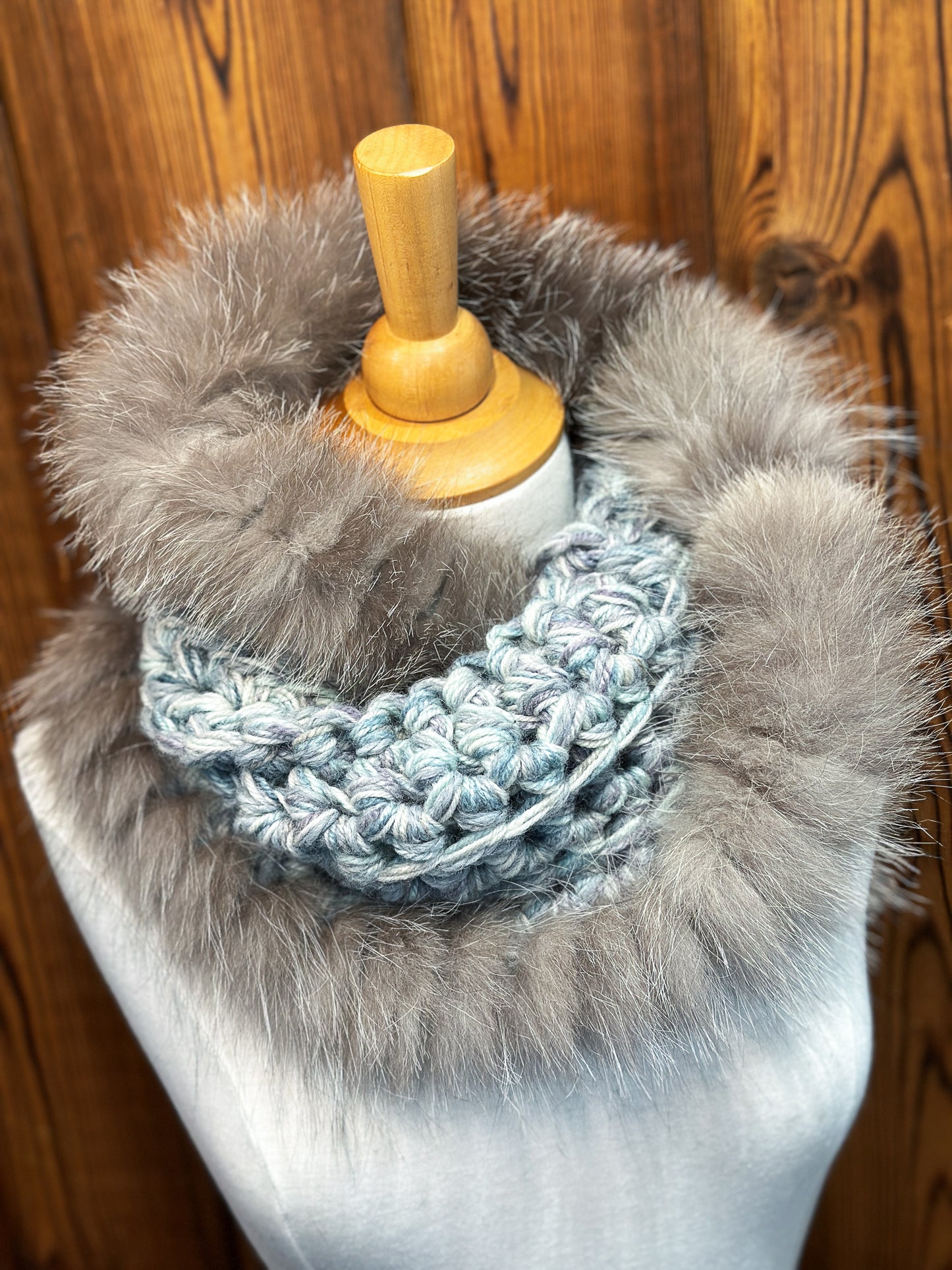 Foulard  Gris et Mauve avec fourrure recyclée