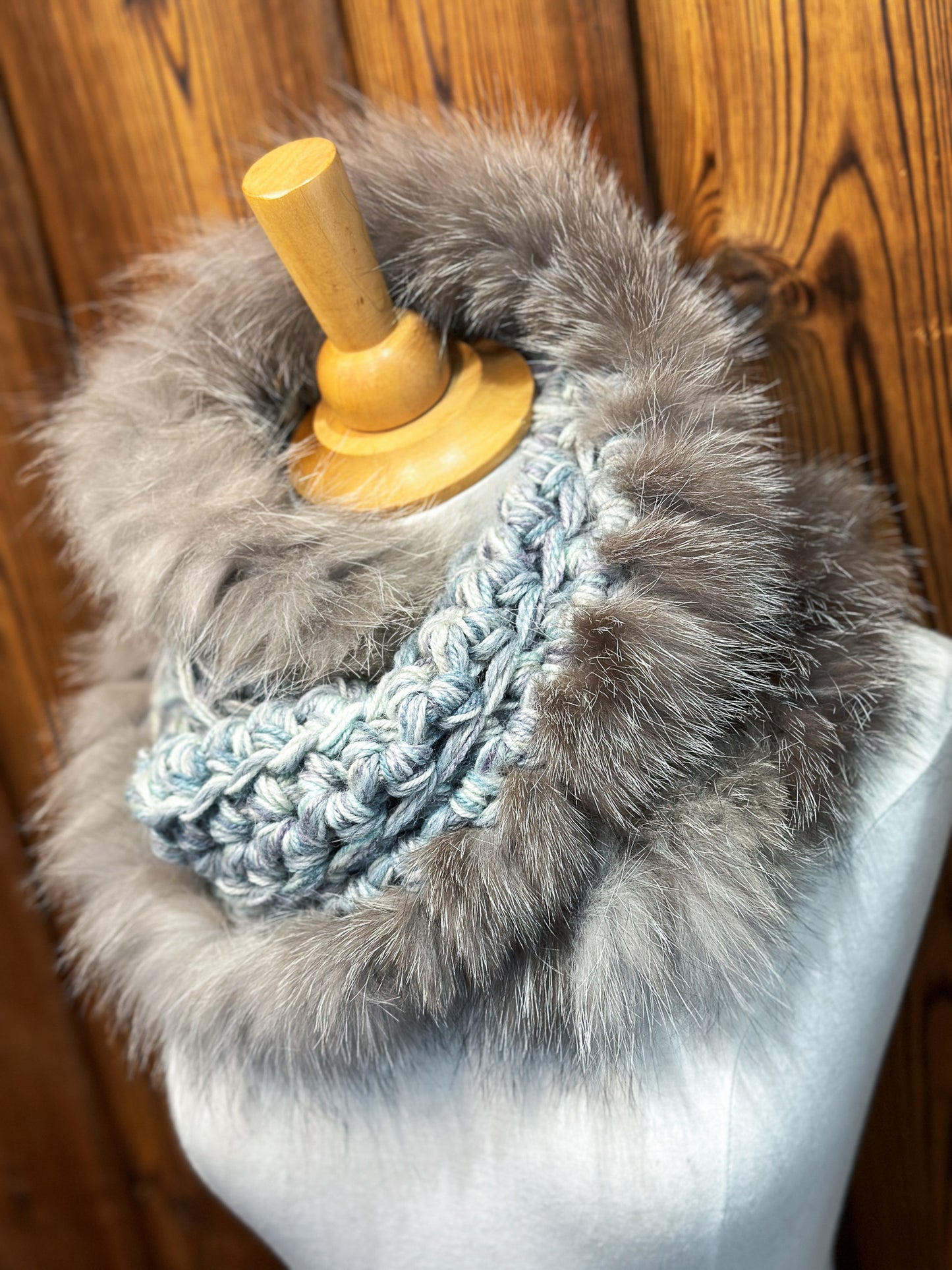 Foulard  Gris et Mauve avec fourrure recyclée