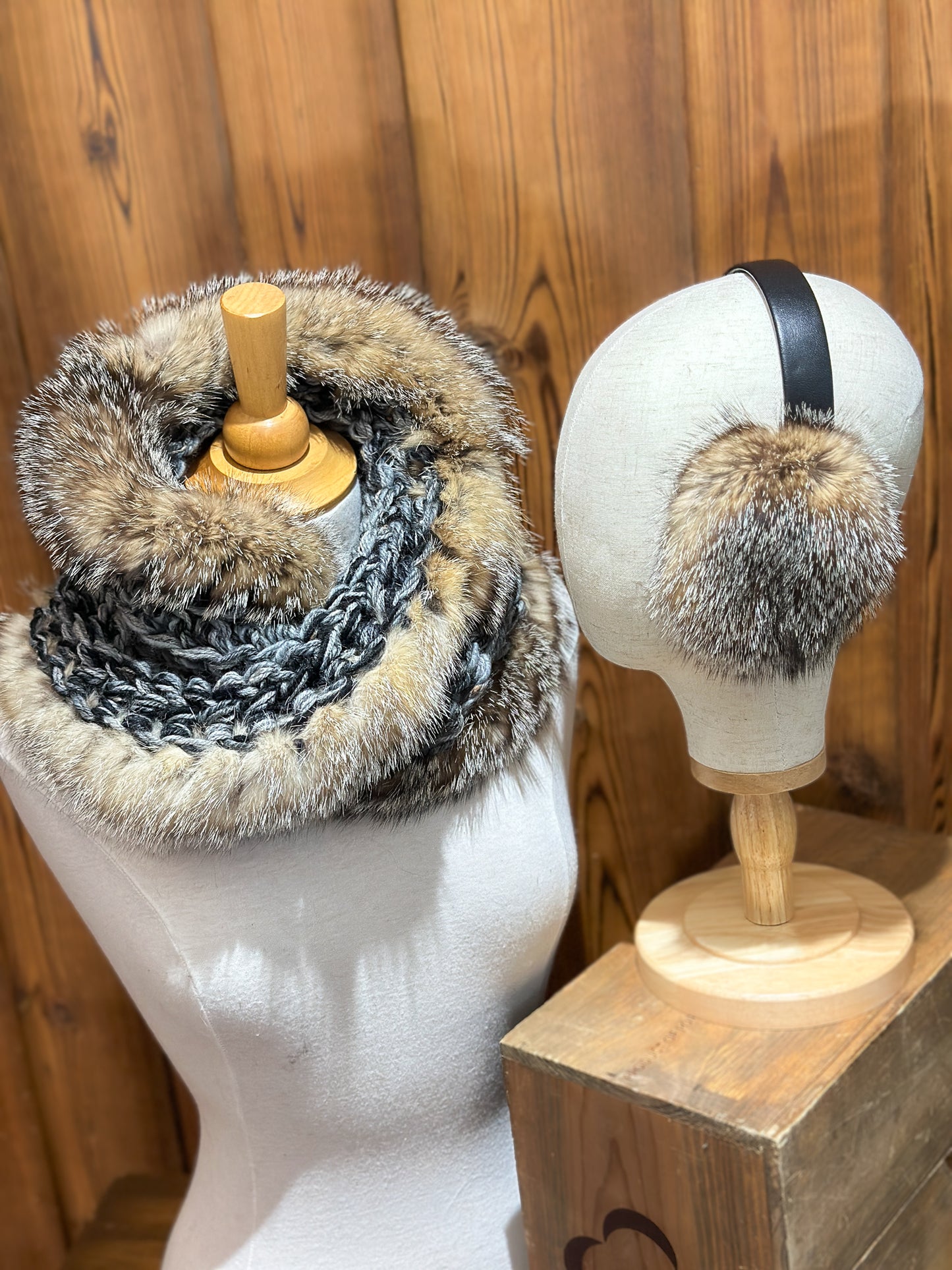 Foulard Gris et noir avec fourrure recyclée