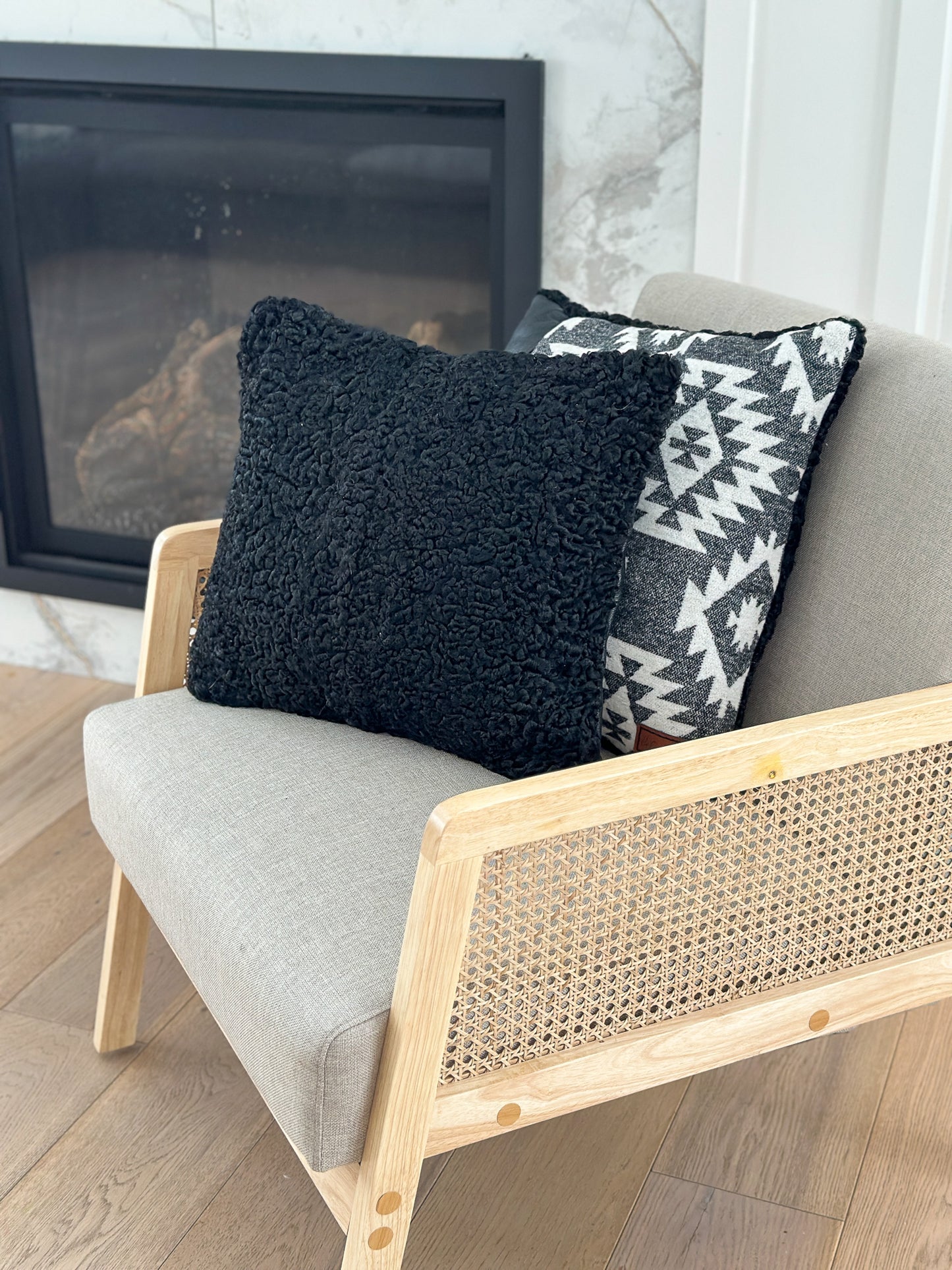 Coussin avec fourrure recyclée - 17x17