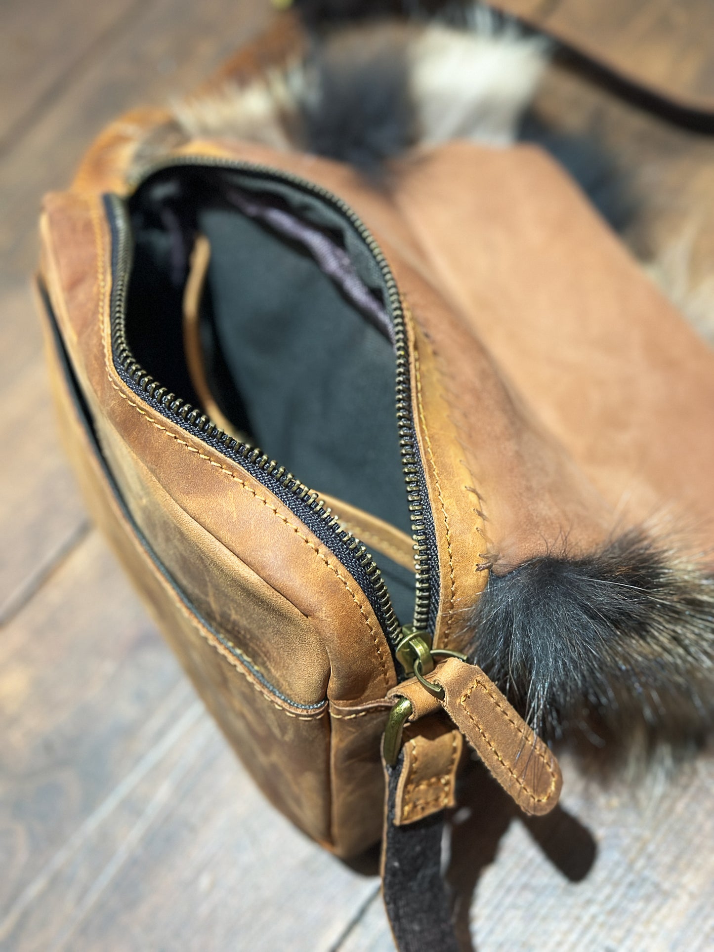Sac à main avec rabat fourrure