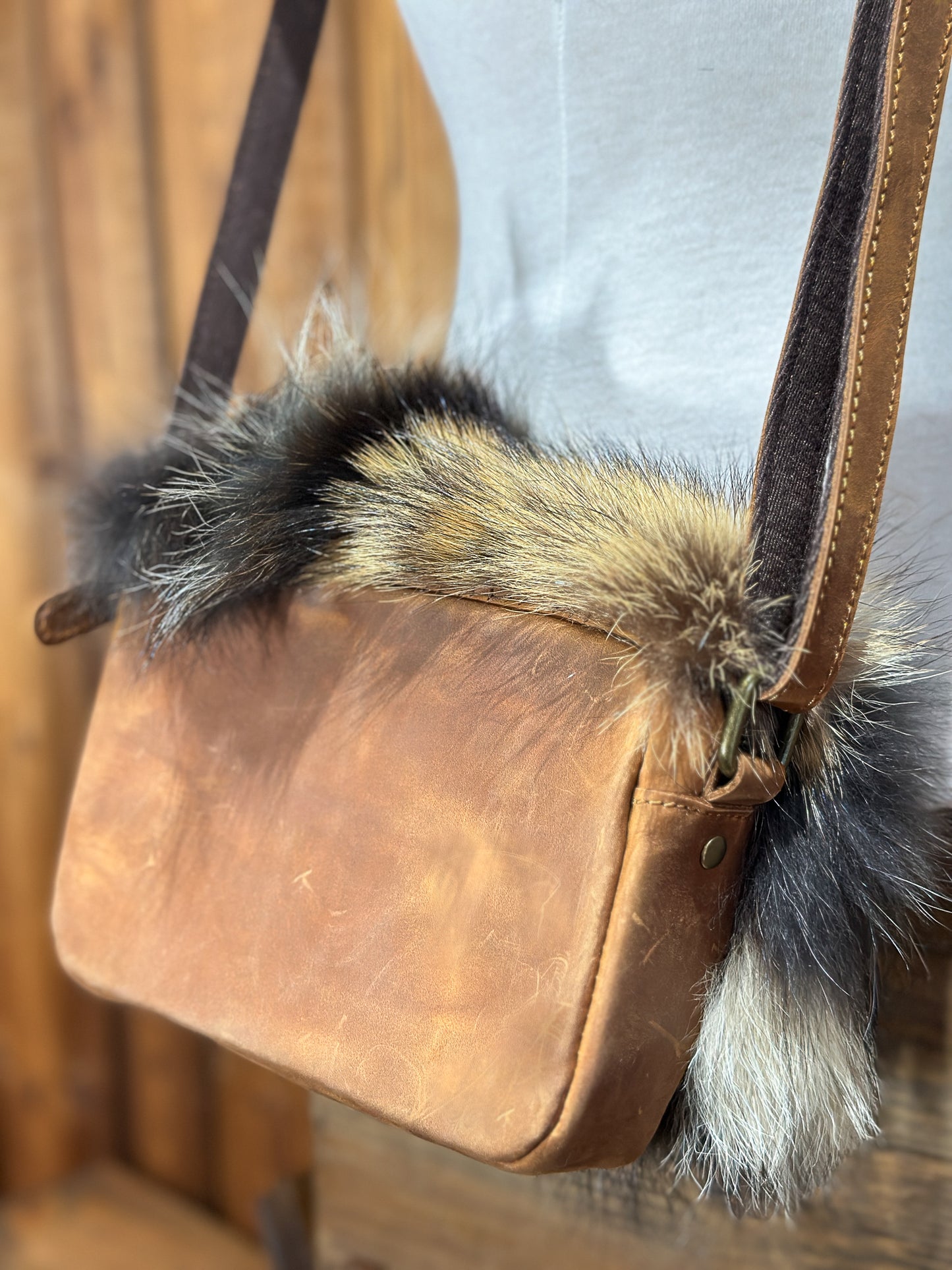 Sac à main avec rabat fourrure