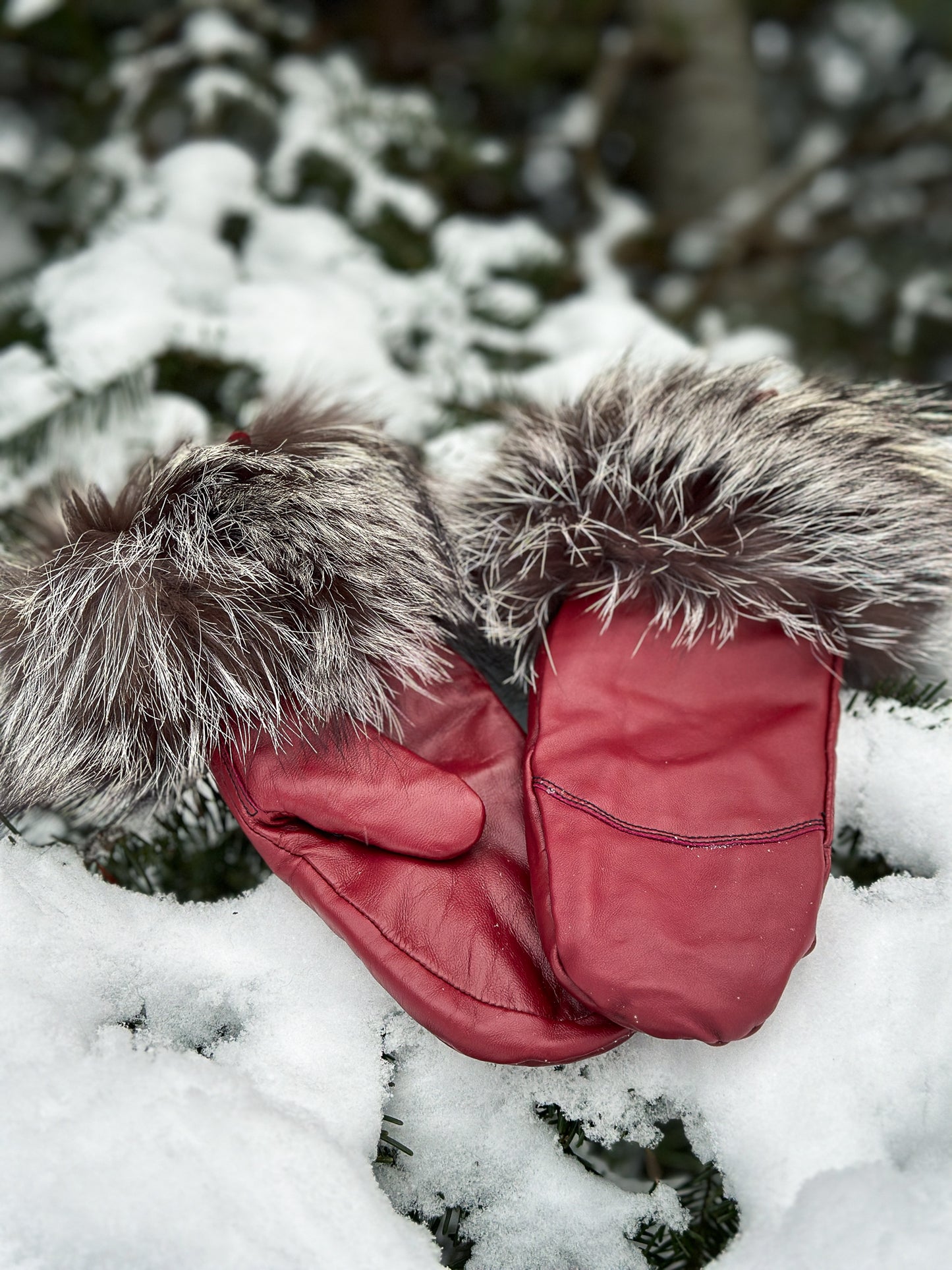 Mitaines en cuir rouge avec fourrure recyclée