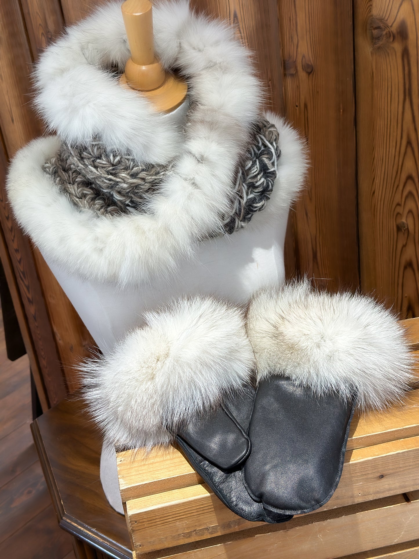 Foulard charcoal et beige avec fourrure recyclée - Renard