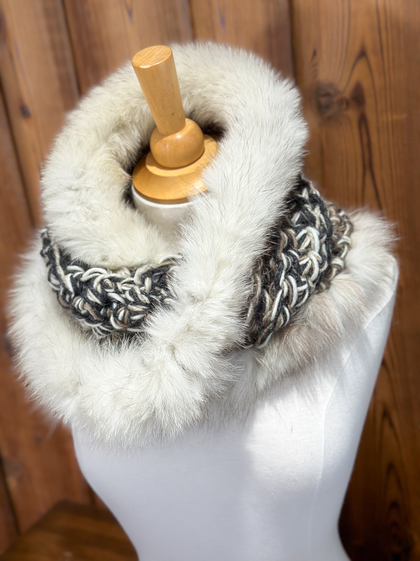 Foulard charcoal et beige avec fourrure recyclée - Renard