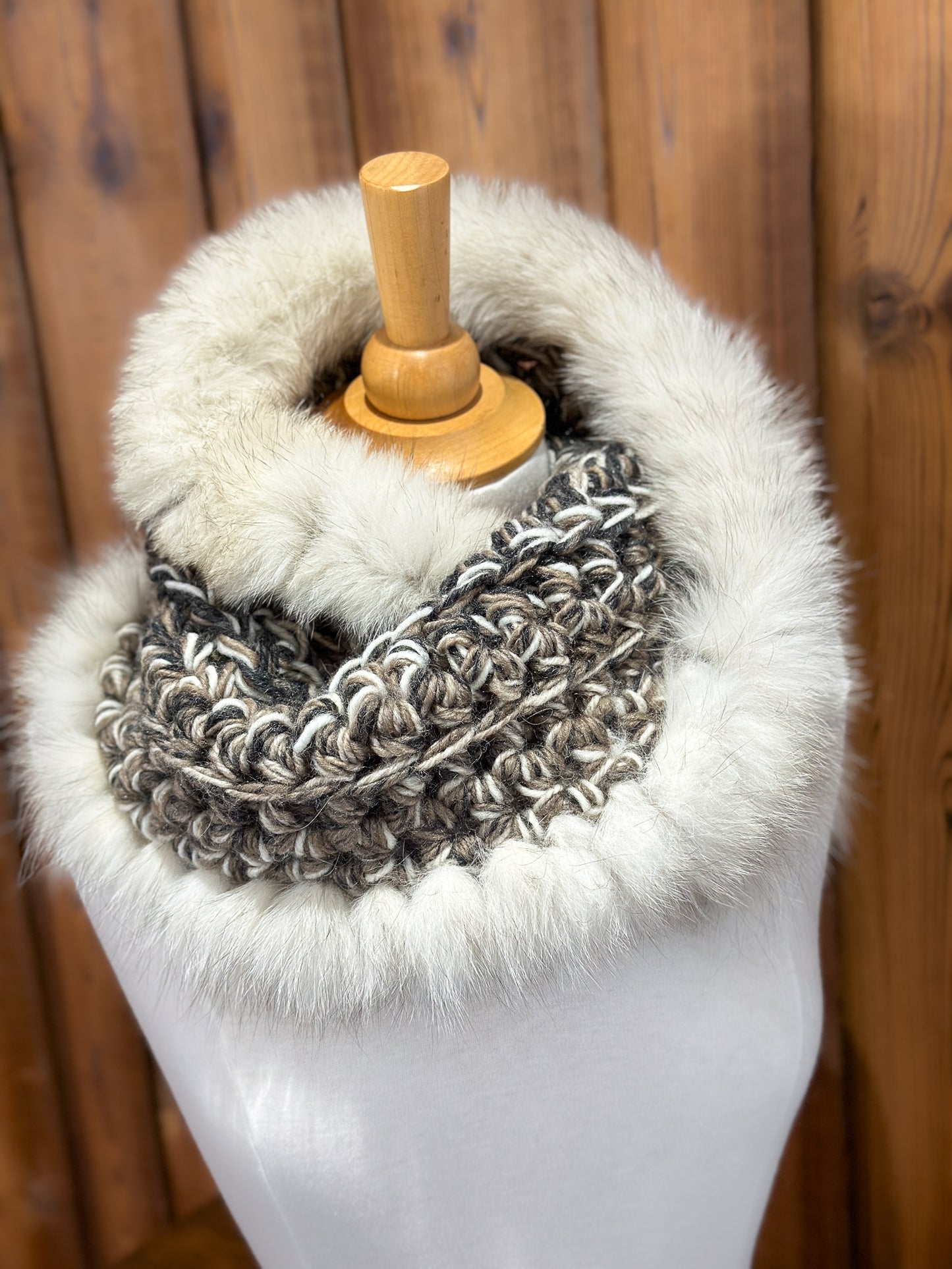 Foulard charcoal et beige avec fourrure recyclée - Renard