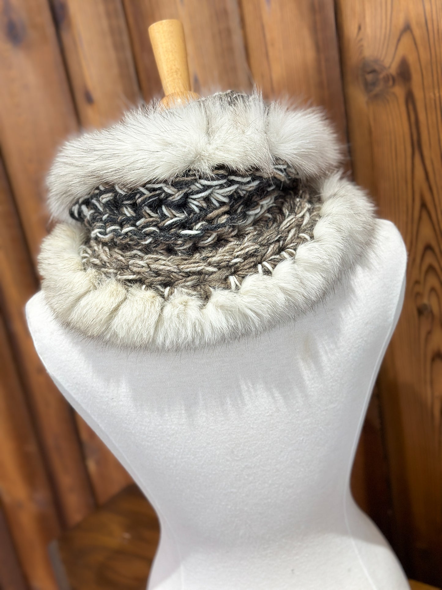 Foulard charcoal et beige avec fourrure recyclée - Renard