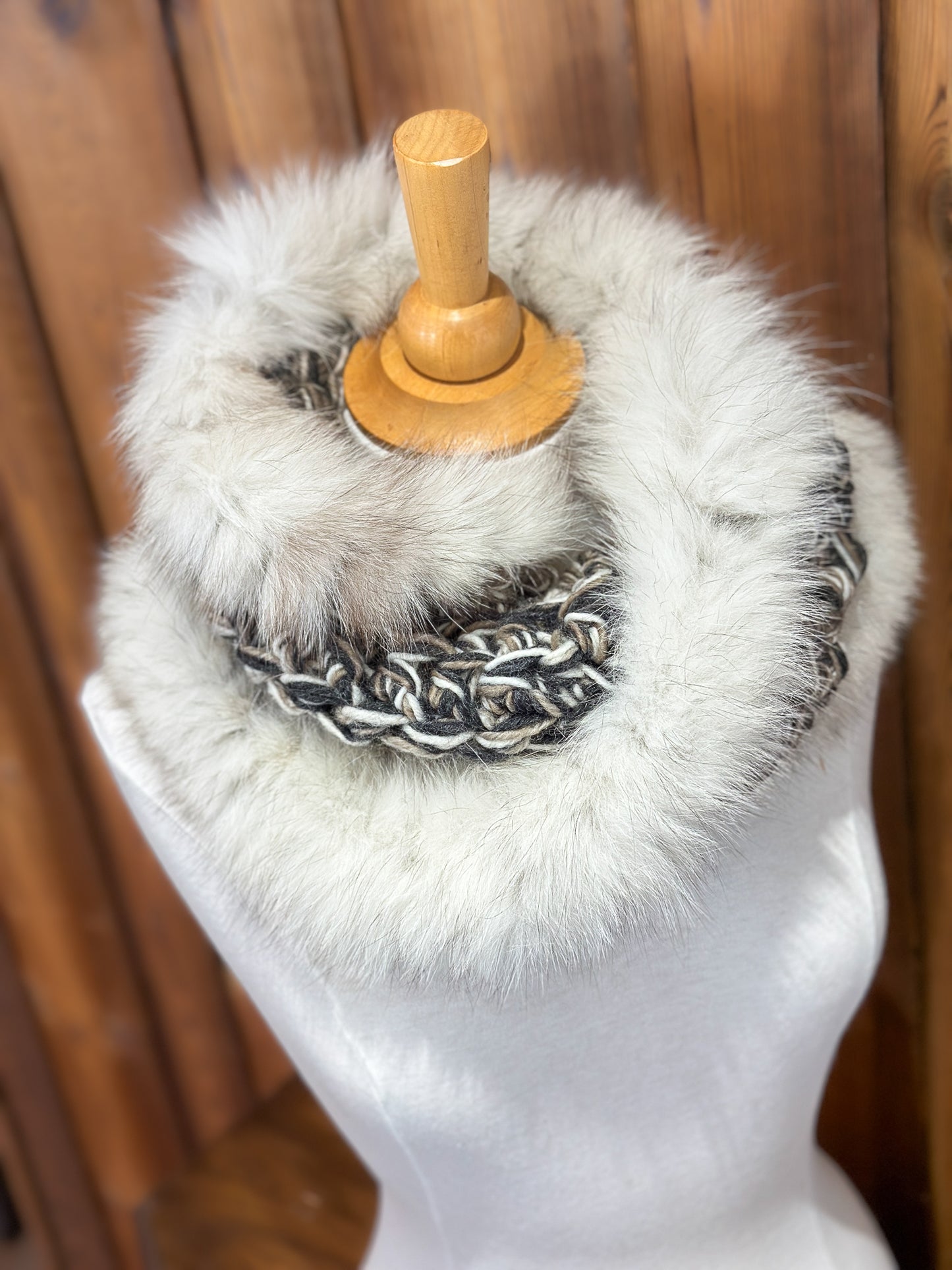 Foulard charcoal et beige avec fourrure recyclée - Renard