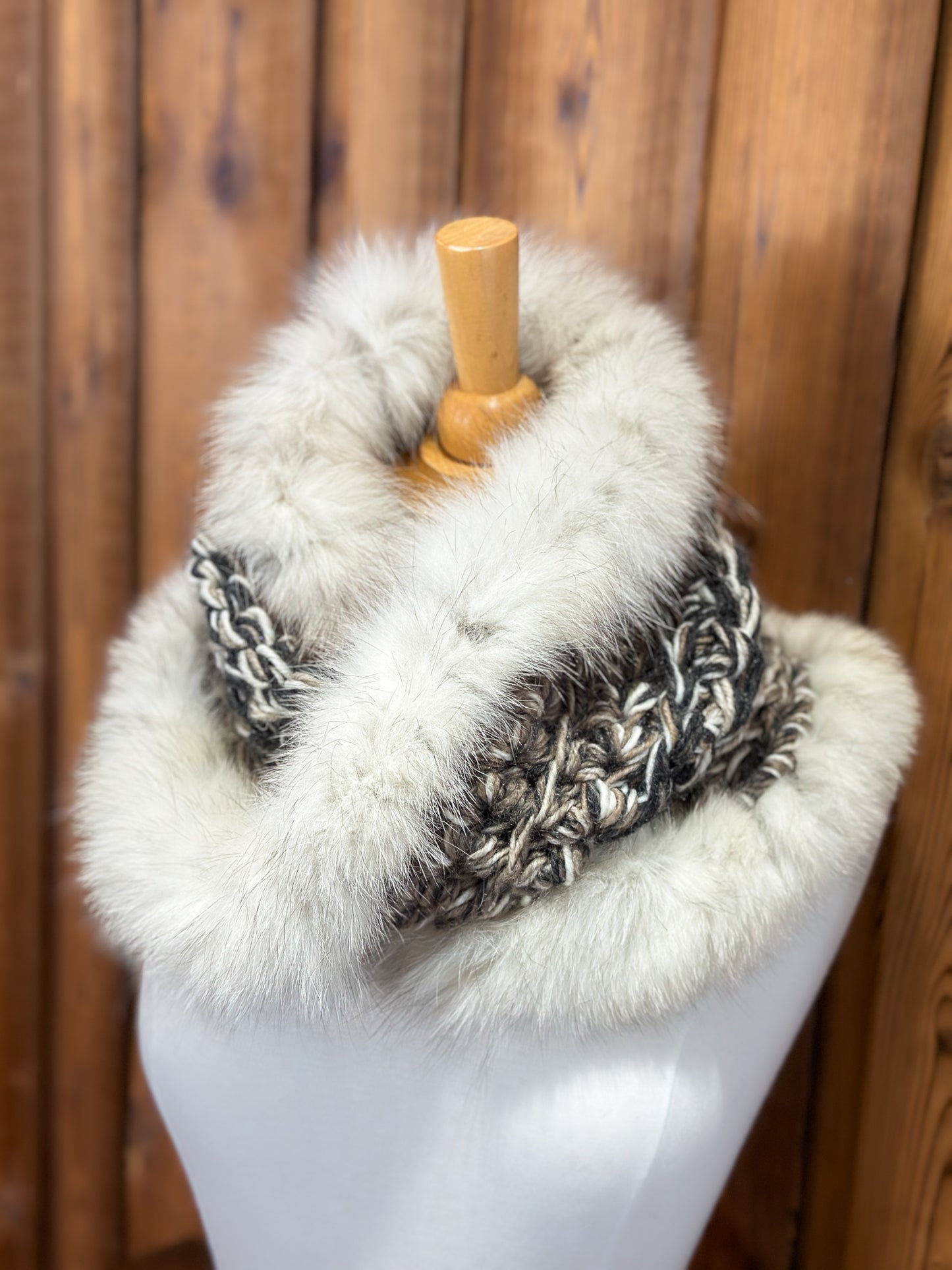 Foulard charcoal et beige avec fourrure recyclée - Renard