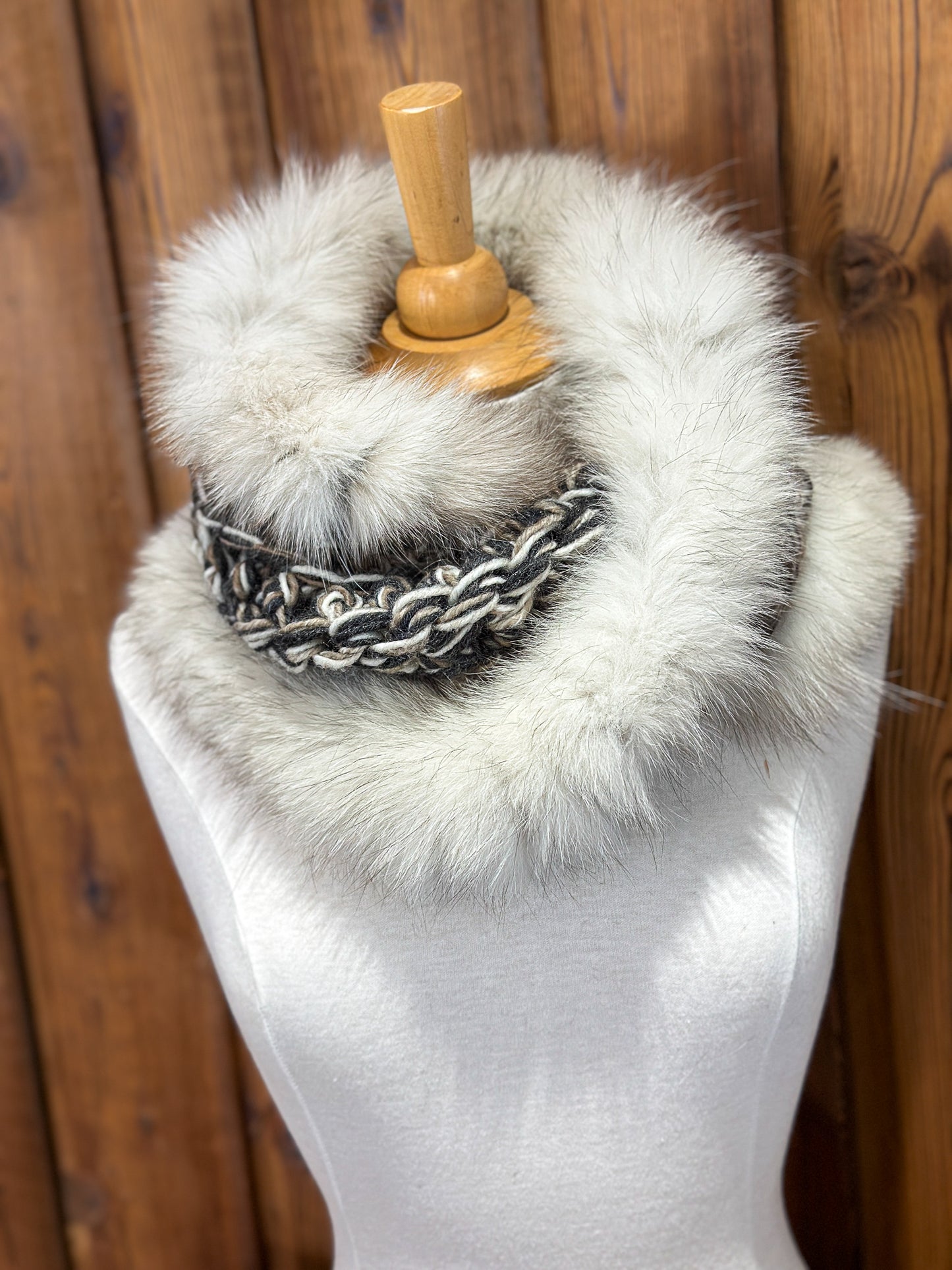 Foulard charcoal et beige avec fourrure recyclée - Renard