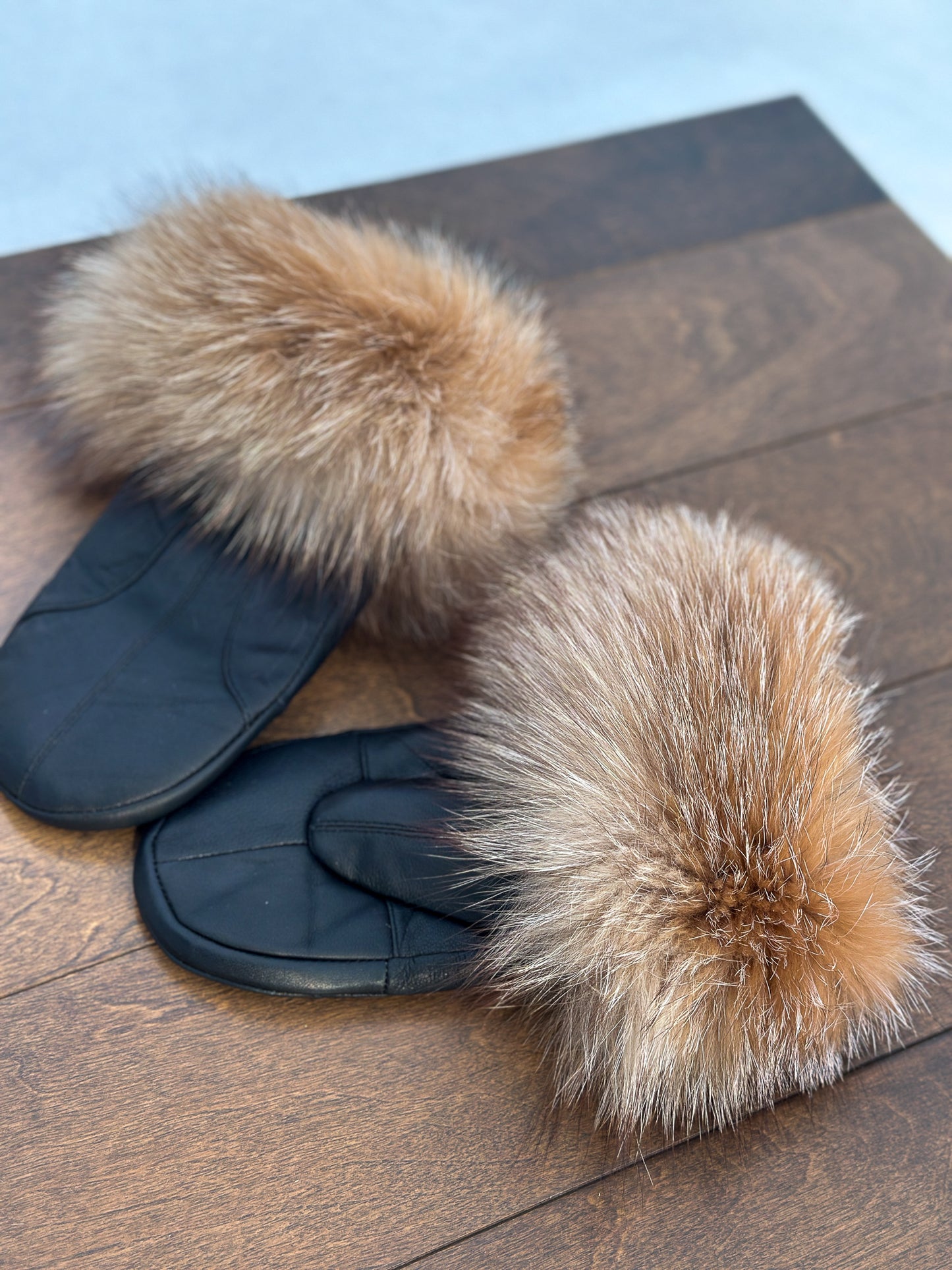 Mitaines en cuir noir avec fourrure recyclée