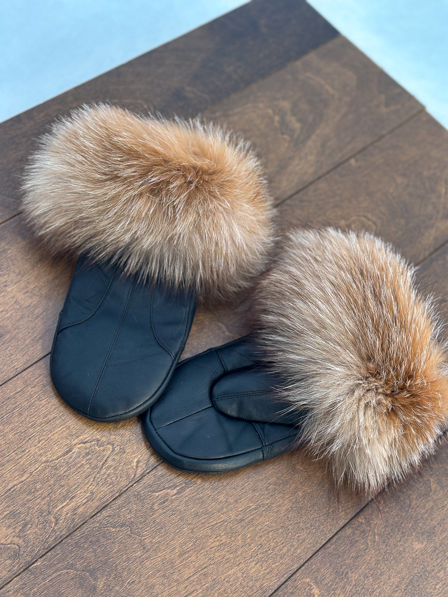 Mitaines en cuir noir avec fourrure recyclée