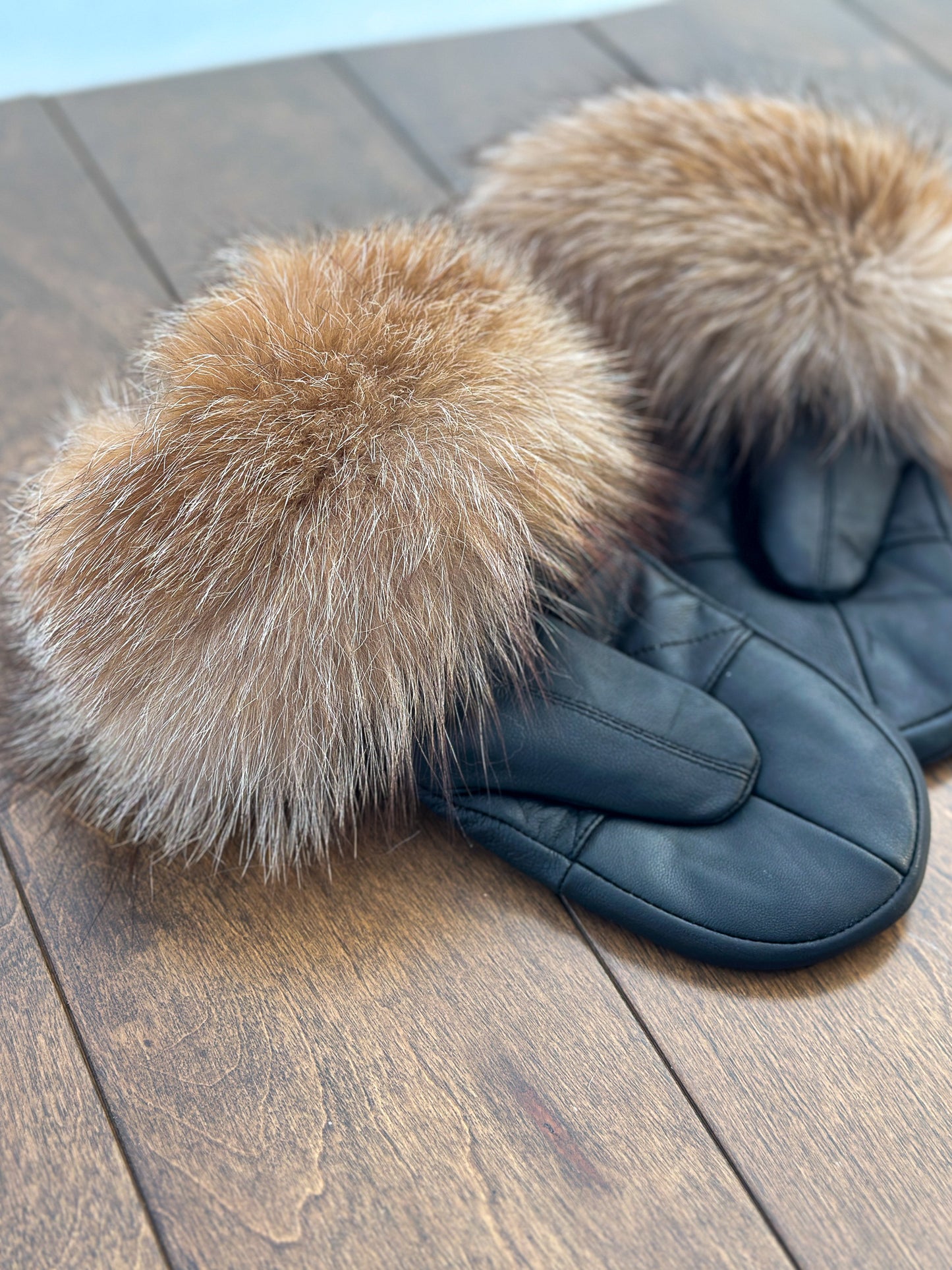 Mitaines en cuir noir avec fourrure recyclée