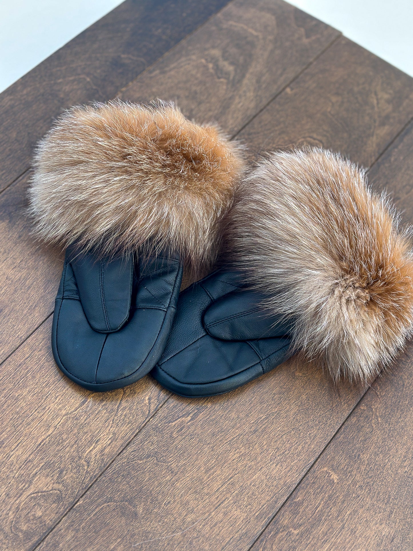 Mitaines en cuir noir avec fourrure recyclée