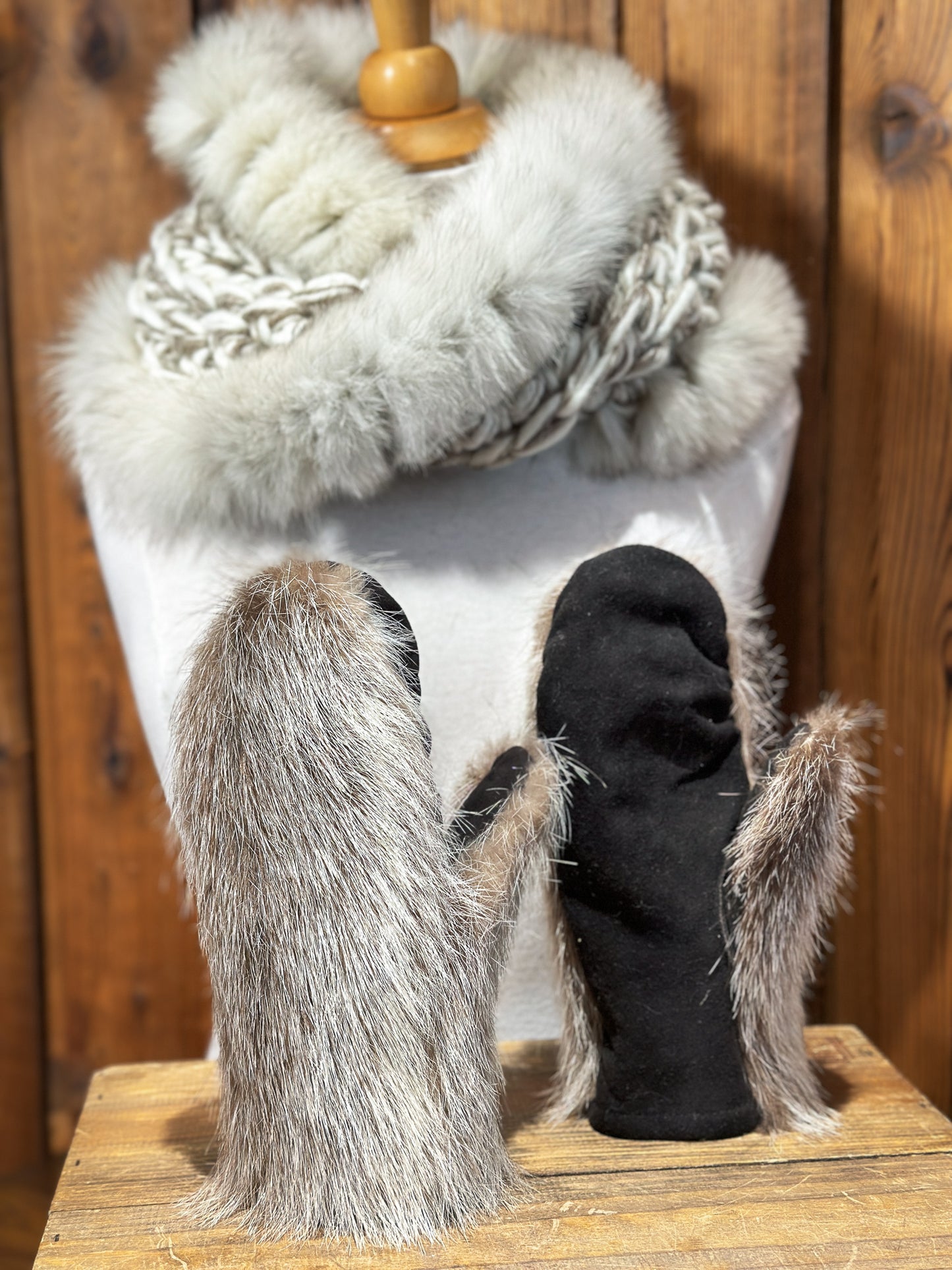 Ensemble Foulard beige et taupe avec fourrure recyclée et mitaines