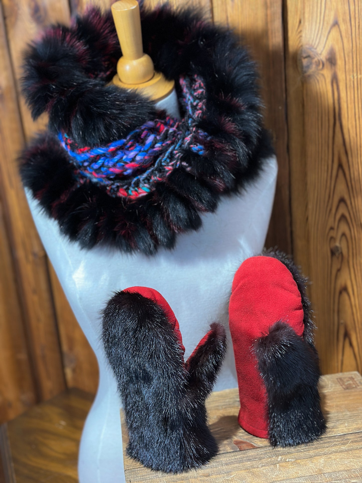 Ensemble Foulard et mitaines Mérinos avec fourrure recyclée - Renard et Coyote