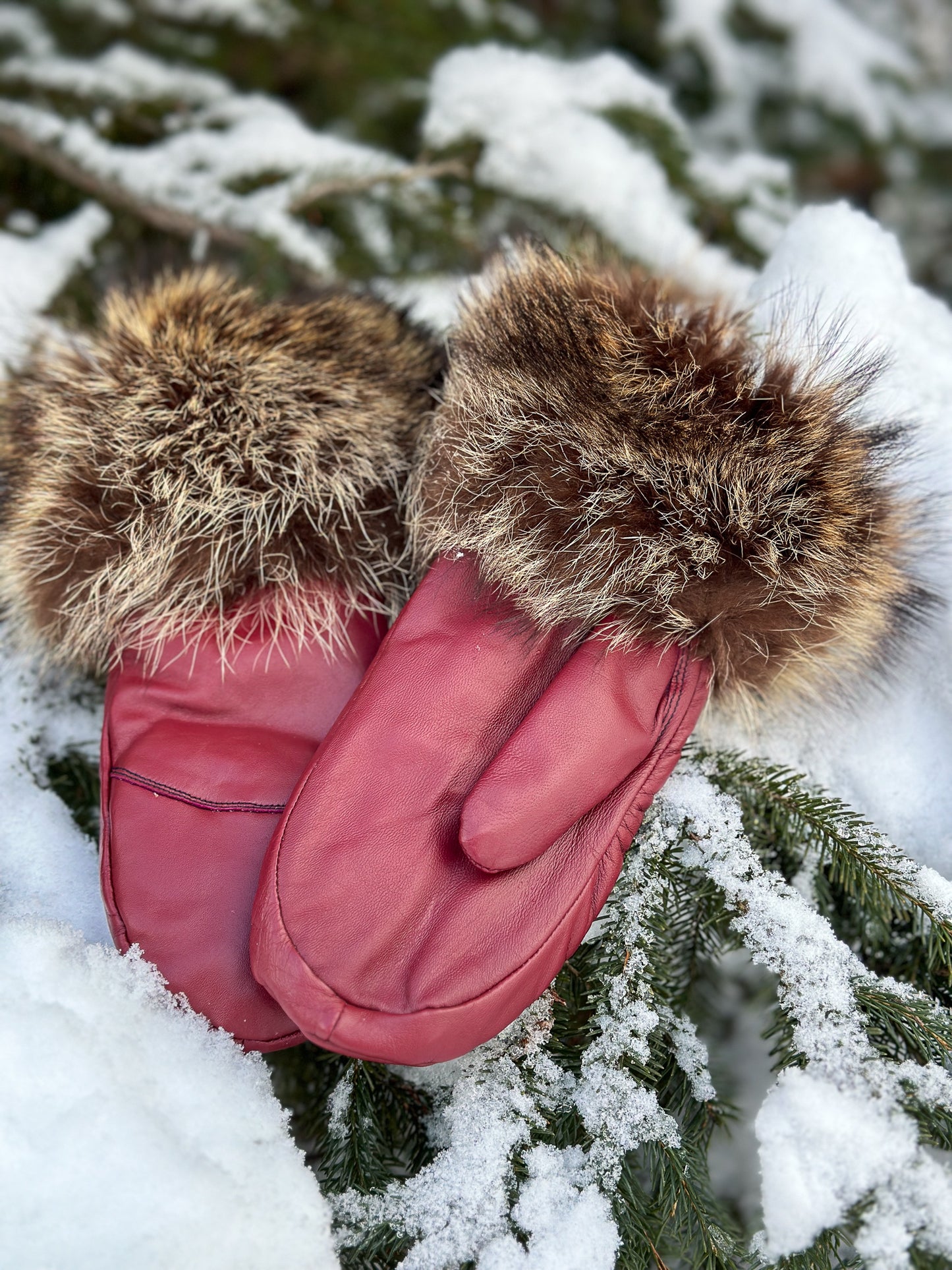 Mitaines en cuir rouge avec fourrure recyclée