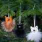 3 petits chats pour garnir un sapin de Noel avec pompon de fourrure recyclée