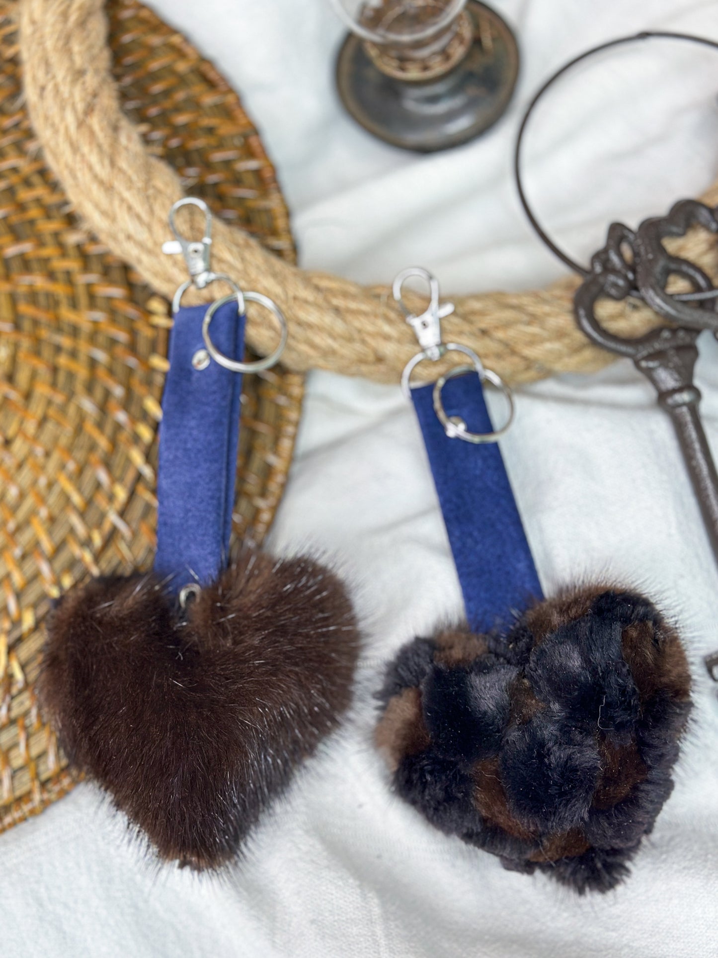 Porte clés en fourrure recyclée « p’tit coeur » Réversible