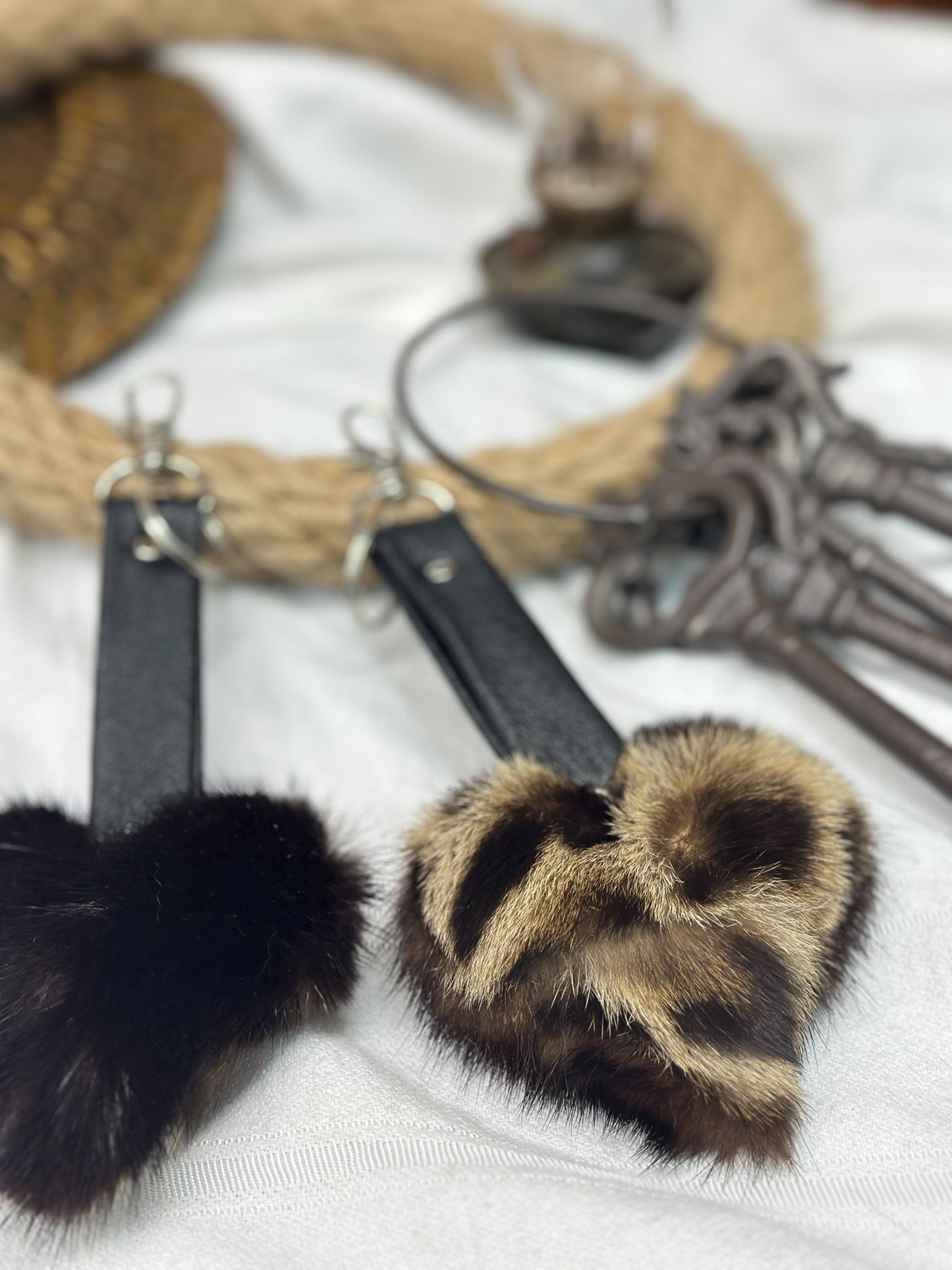 Porte clés en fourrure recyclée « p’tit coeur » Réversible