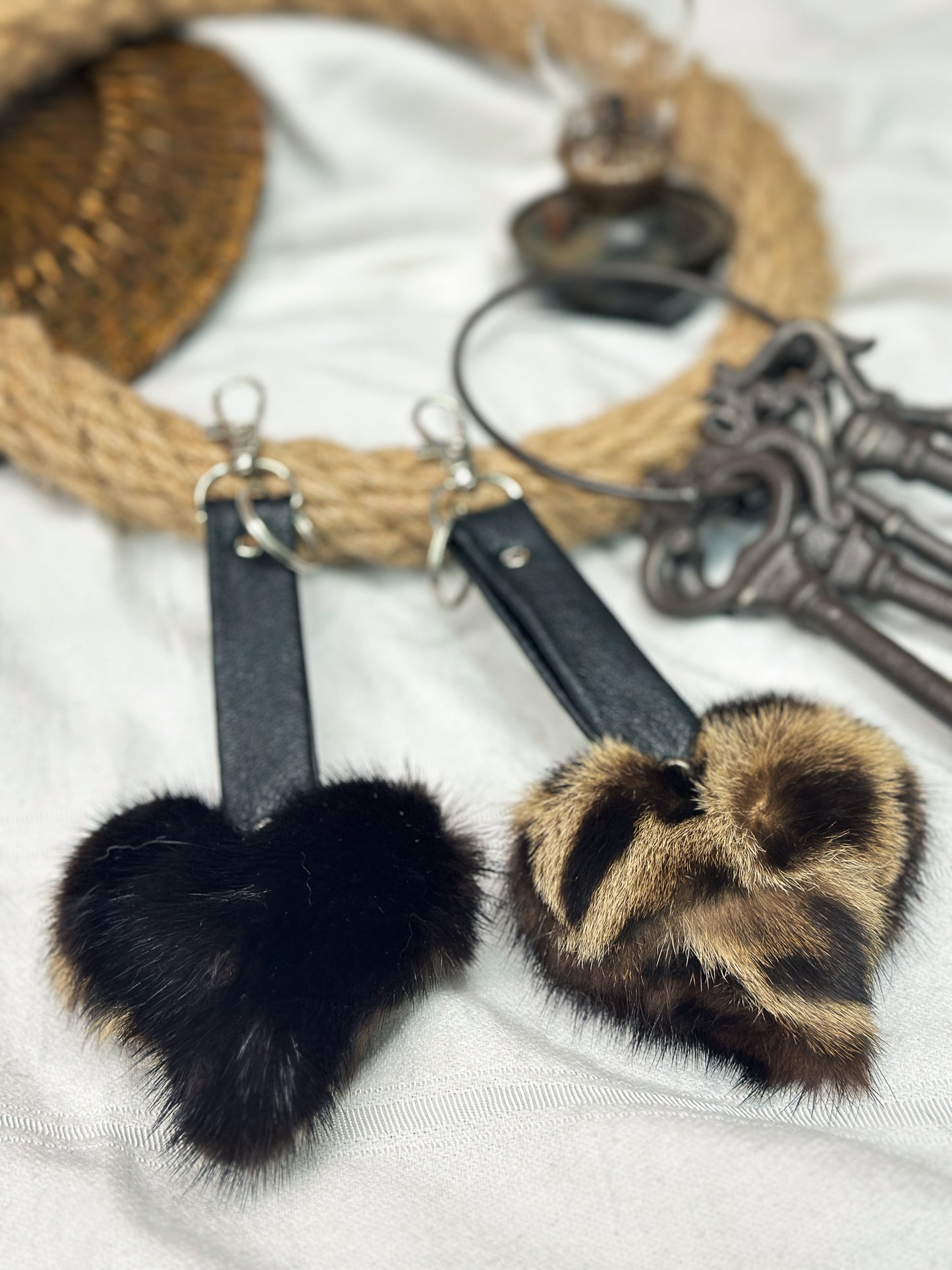 Porte clés en fourrure recyclée « p’tit coeur » Réversible