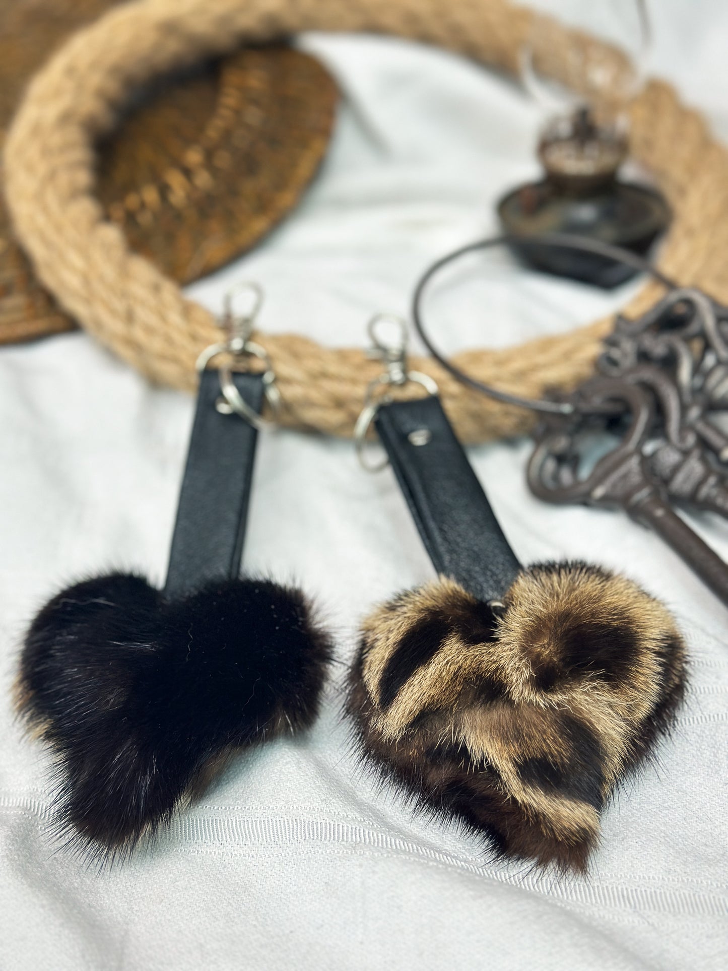 Porte clés en fourrure recyclée « p’tit coeur » Réversible