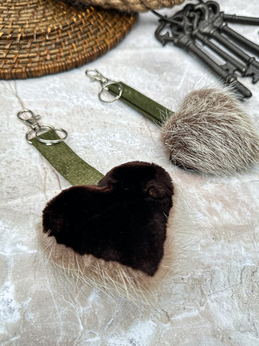 Porte clés en fourrure recyclée « p’tit coeur » Réversible