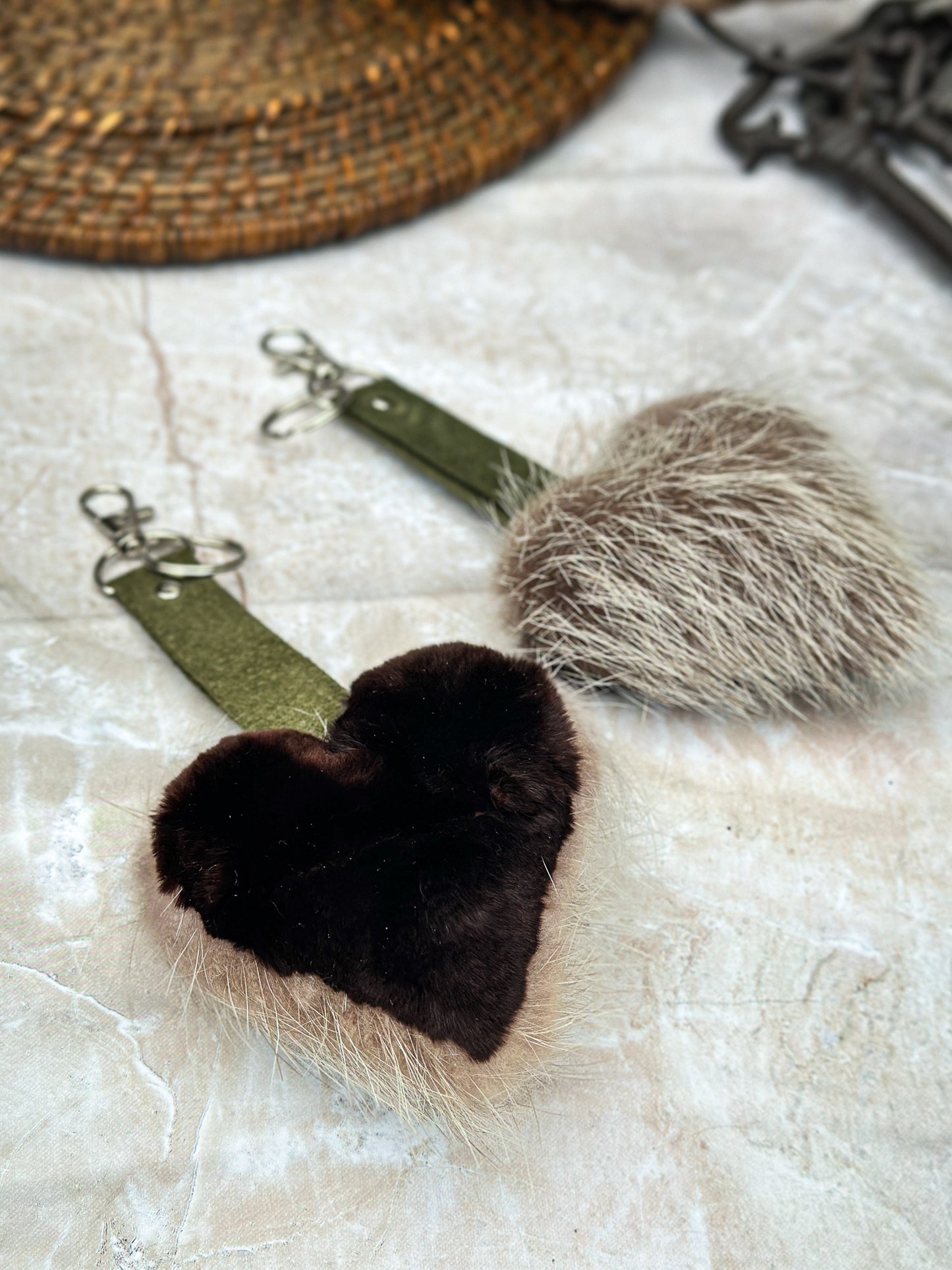 Porte clés en fourrure recyclée « p’tit coeur » Réversible