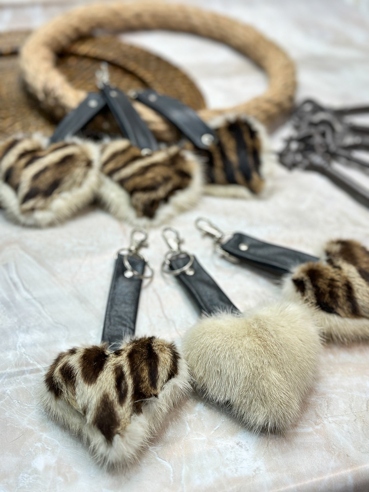 Porte clés en fourrure recyclée « p’tit coeur » Réversible