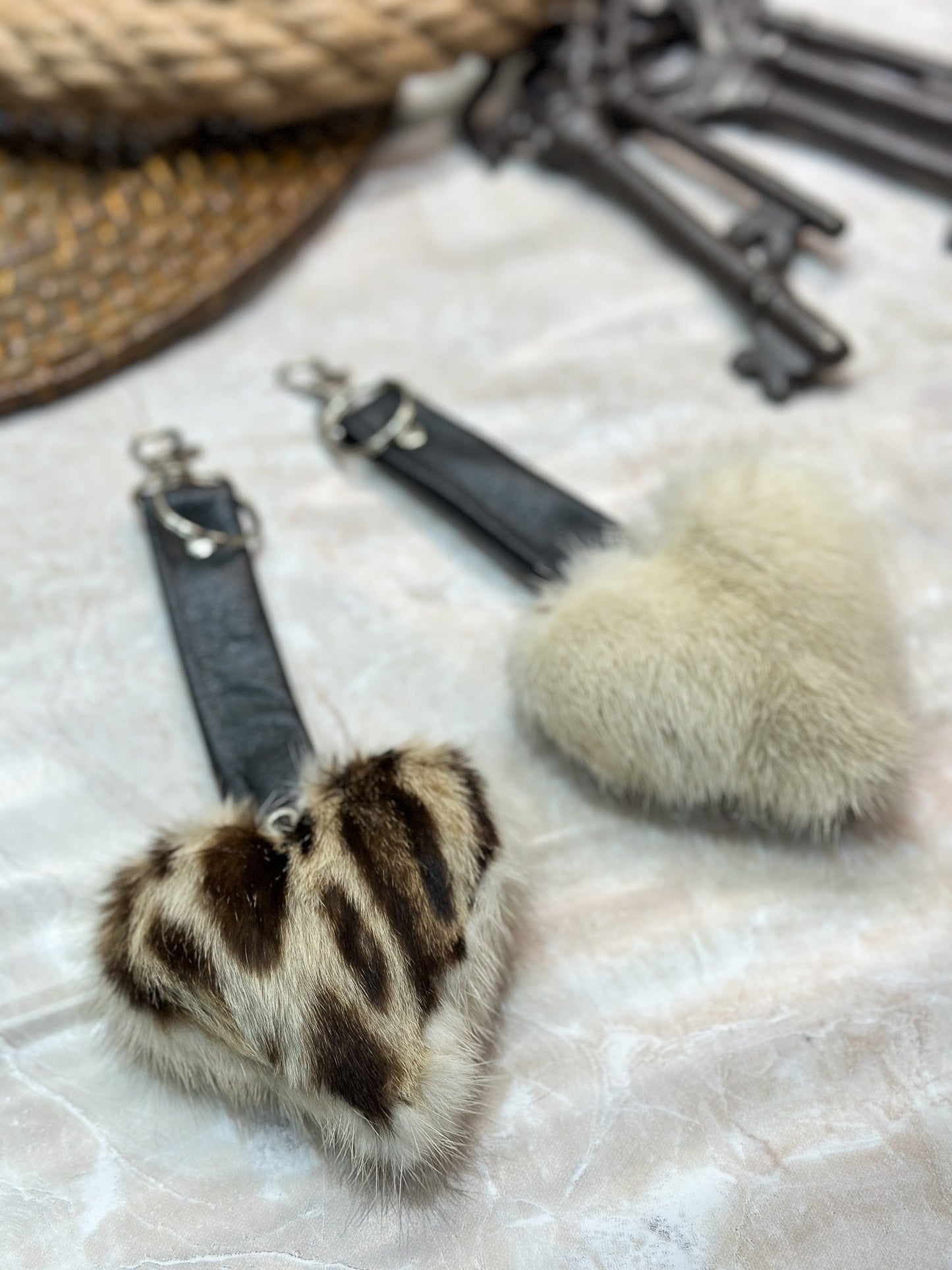 Porte clés en fourrure recyclée « p’tit coeur » Réversible