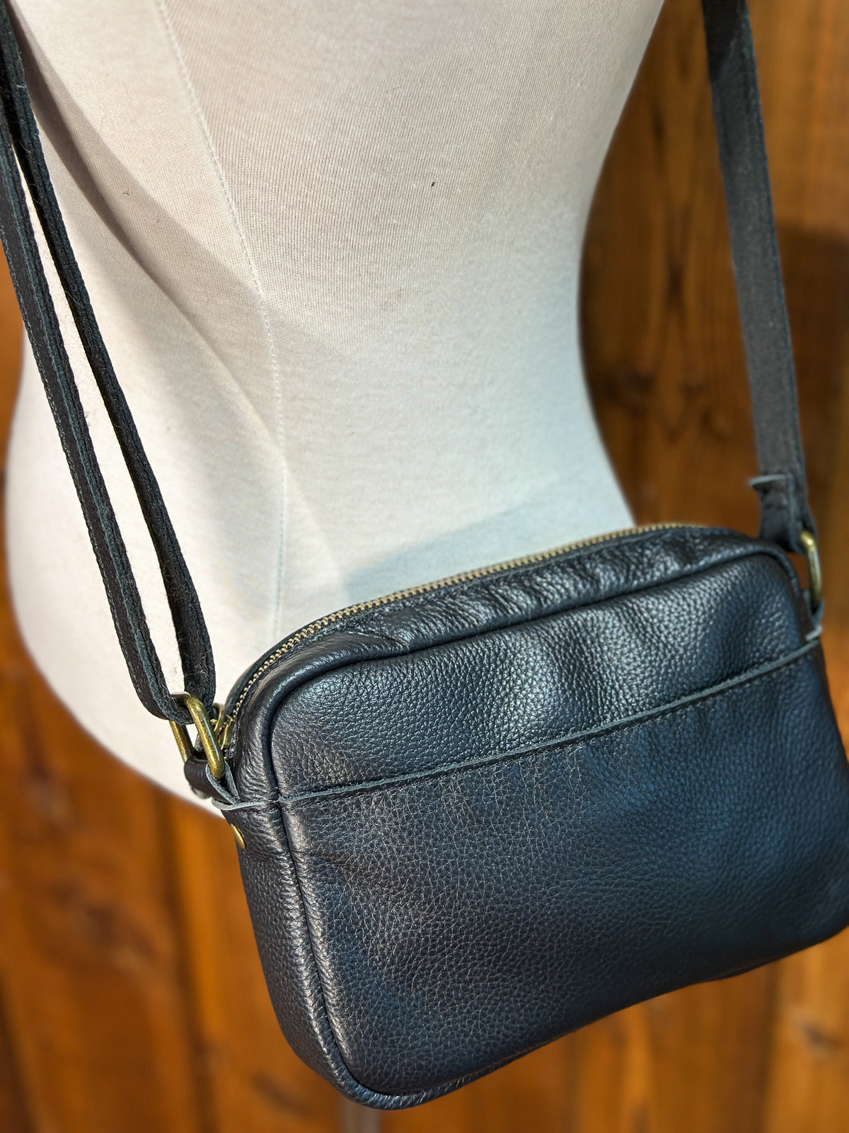 Sac à main avec rabat amovible fourrure - Noir