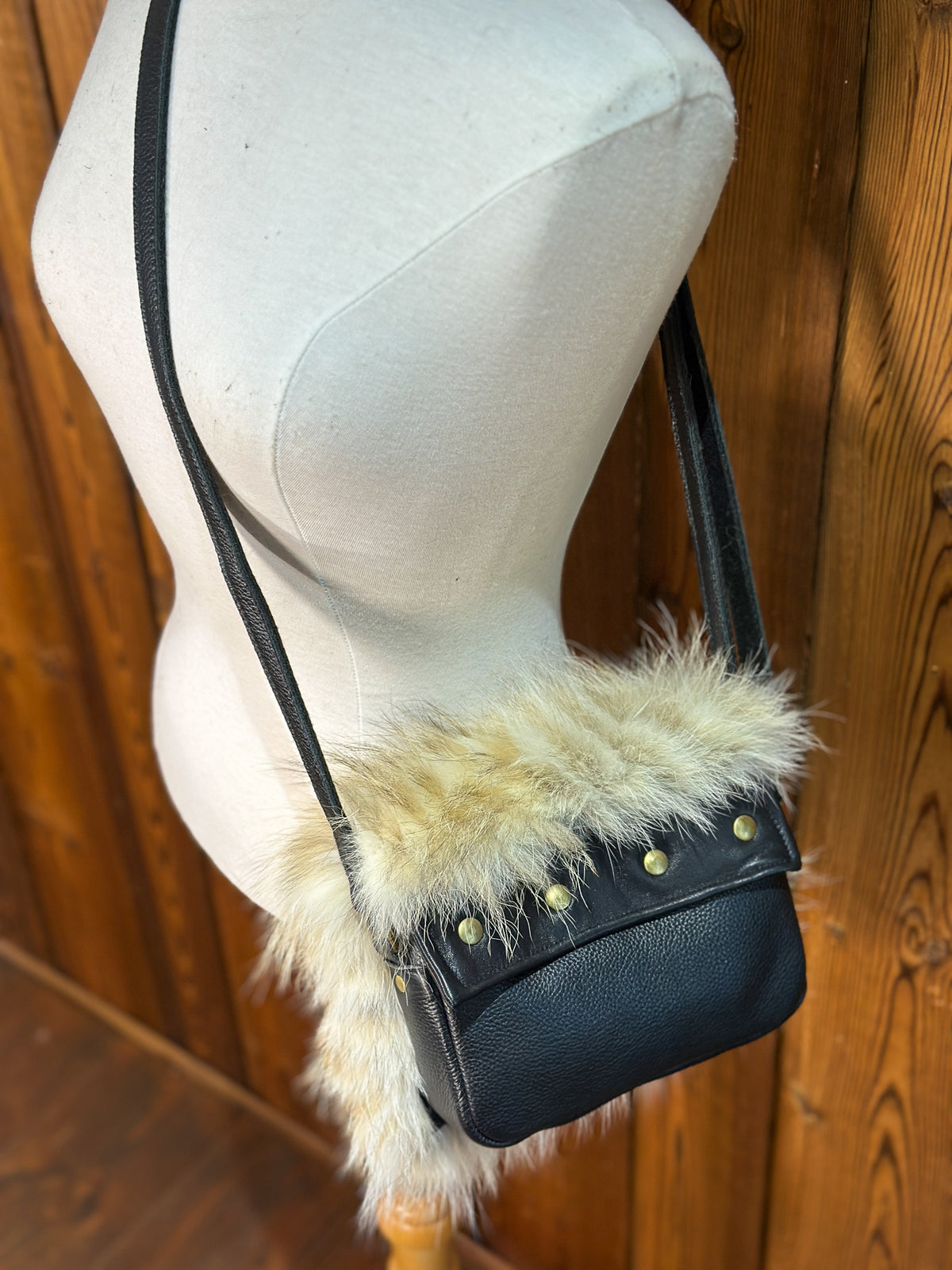 Sac à main avec rabat amovible fourrure - Noir