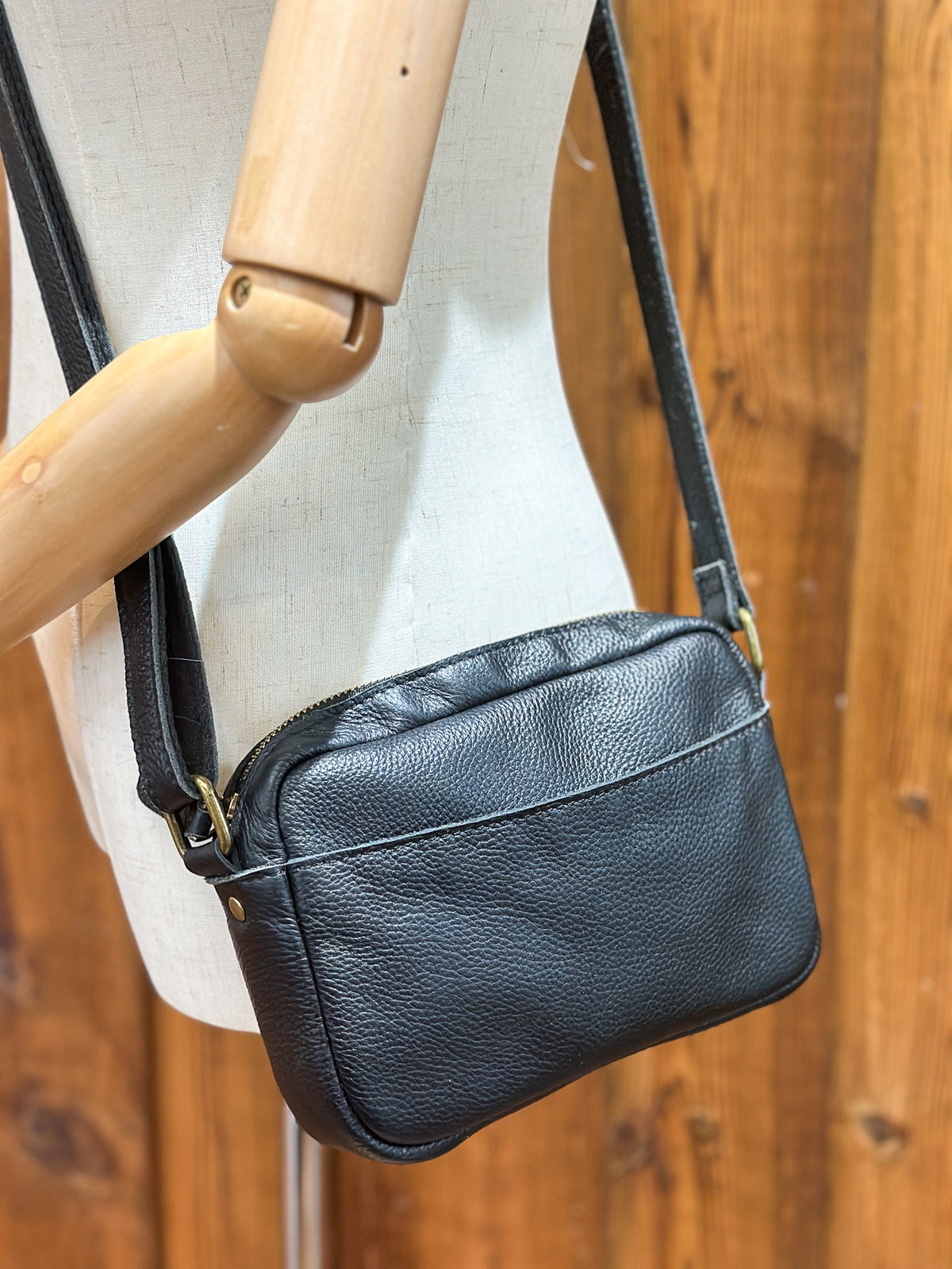 Sac à main avec rabat amovible fourrure - Noir