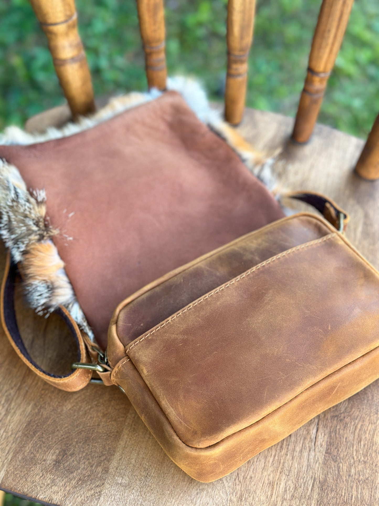 Sac à main avec rabat amovible fourrure