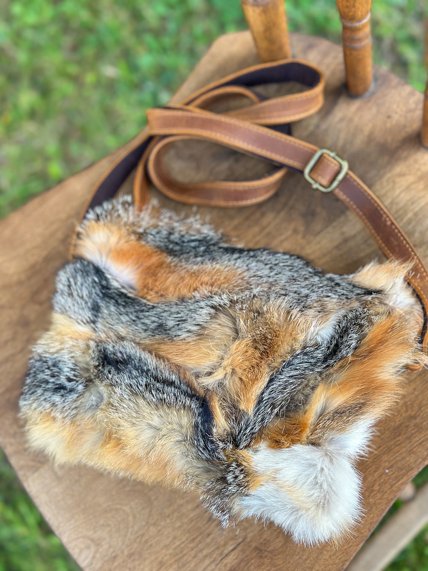 Sac à main avec rabat amovible fourrure