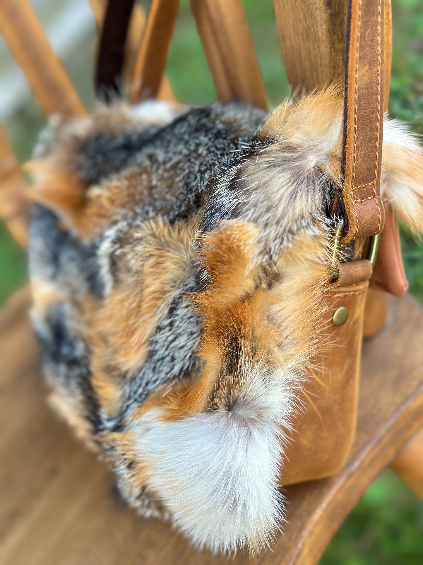 Sac à main avec rabat amovible fourrure
