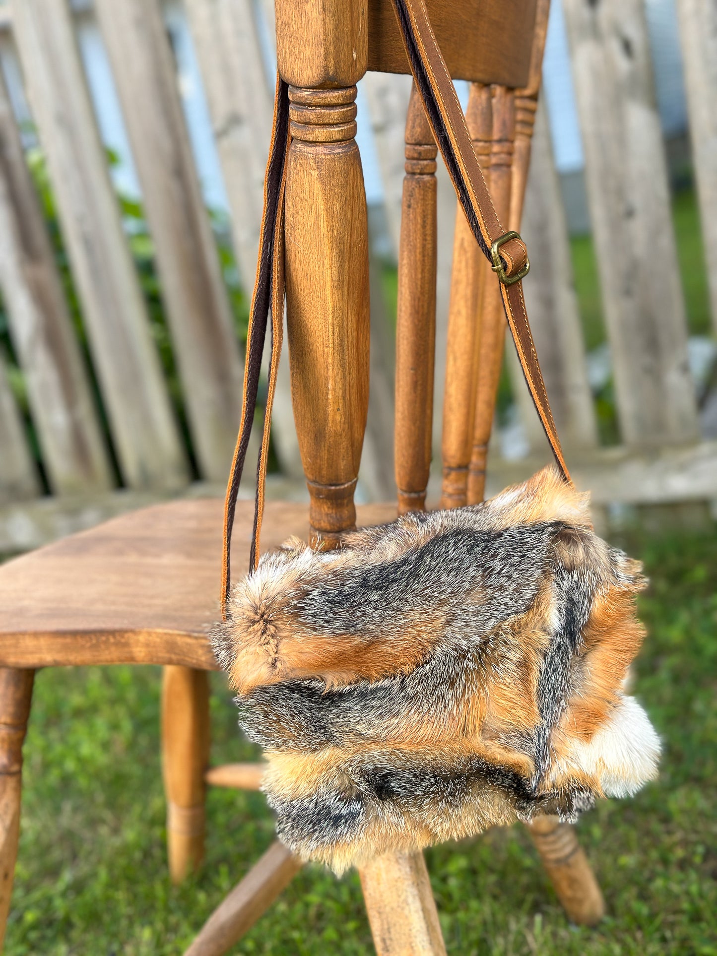 Sac à main avec rabat amovible fourrure