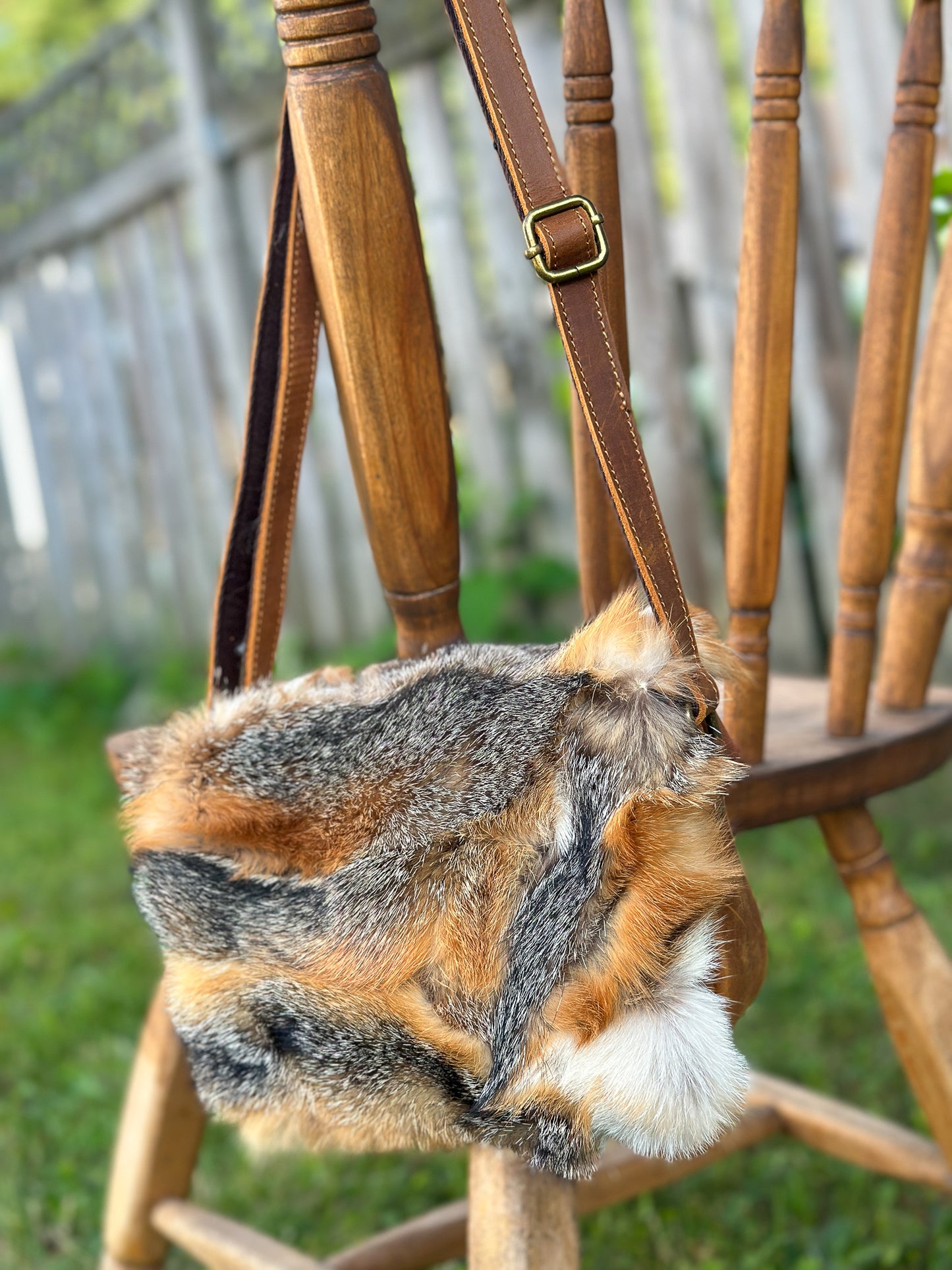 Sac à main avec rabat amovible fourrure