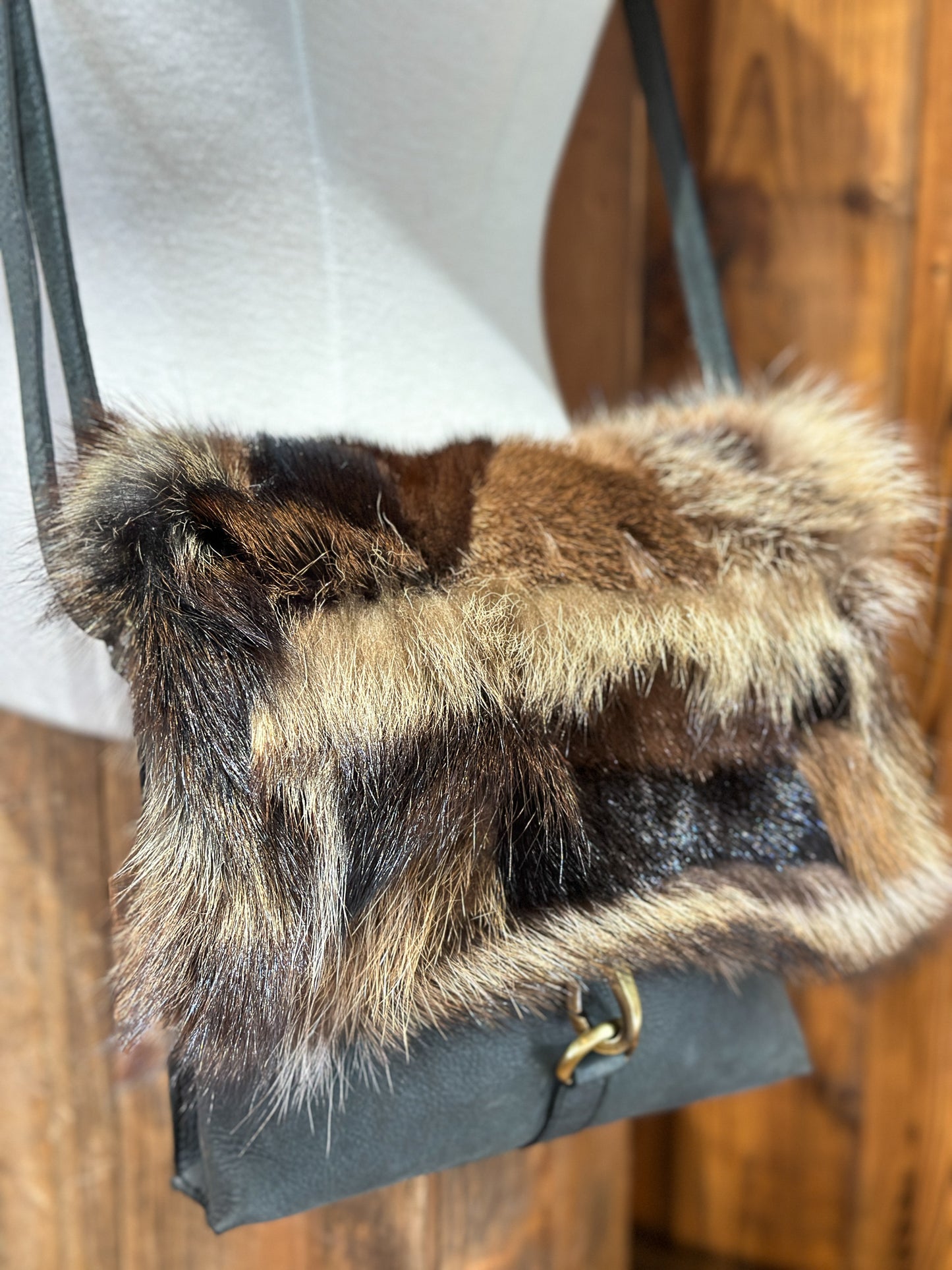 Sac à main avec rabat fourrure