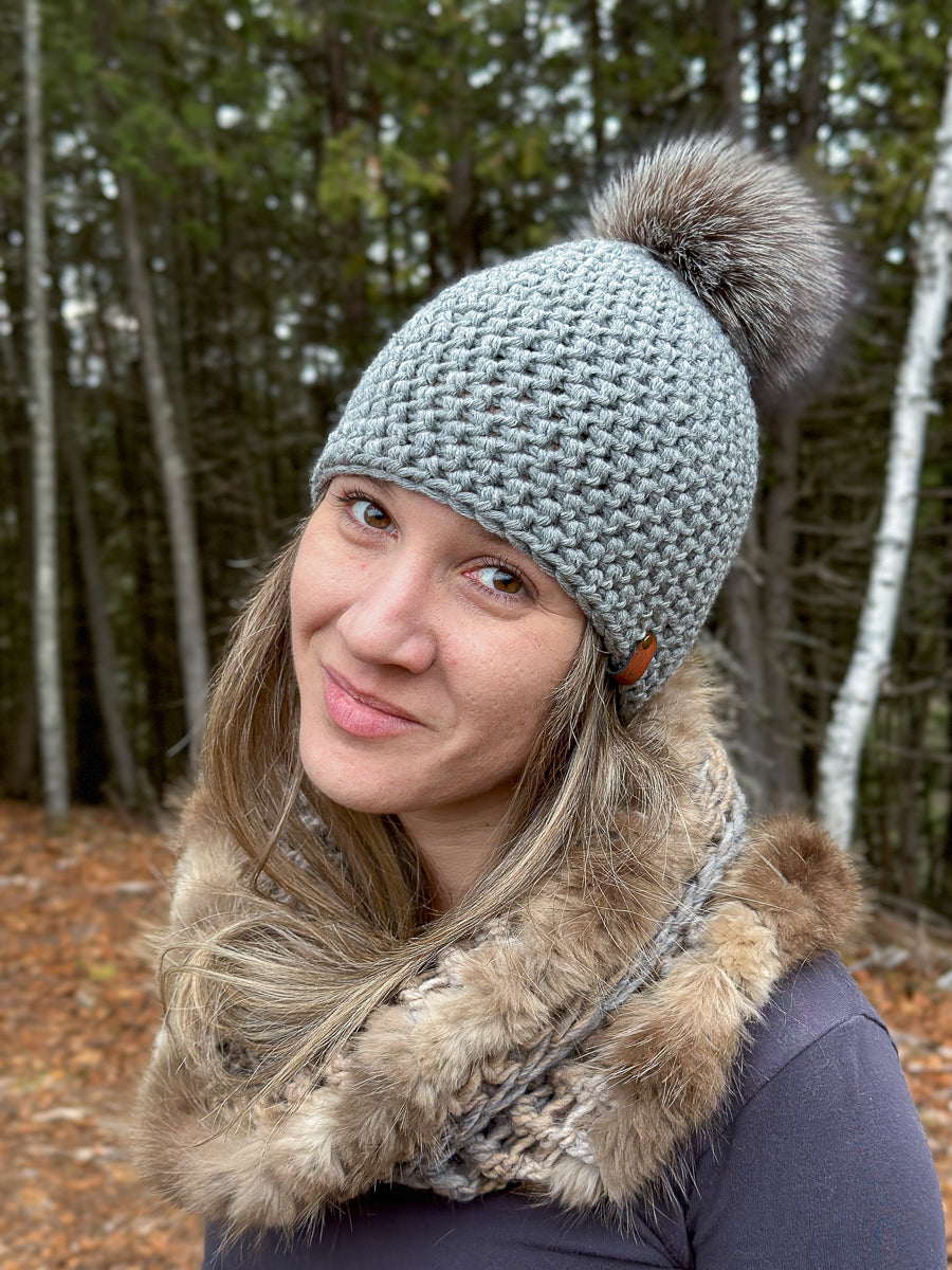 Merino beanie with recycled fur pompom