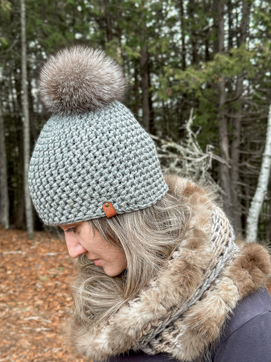 Merino beanie with recycled fur pompom