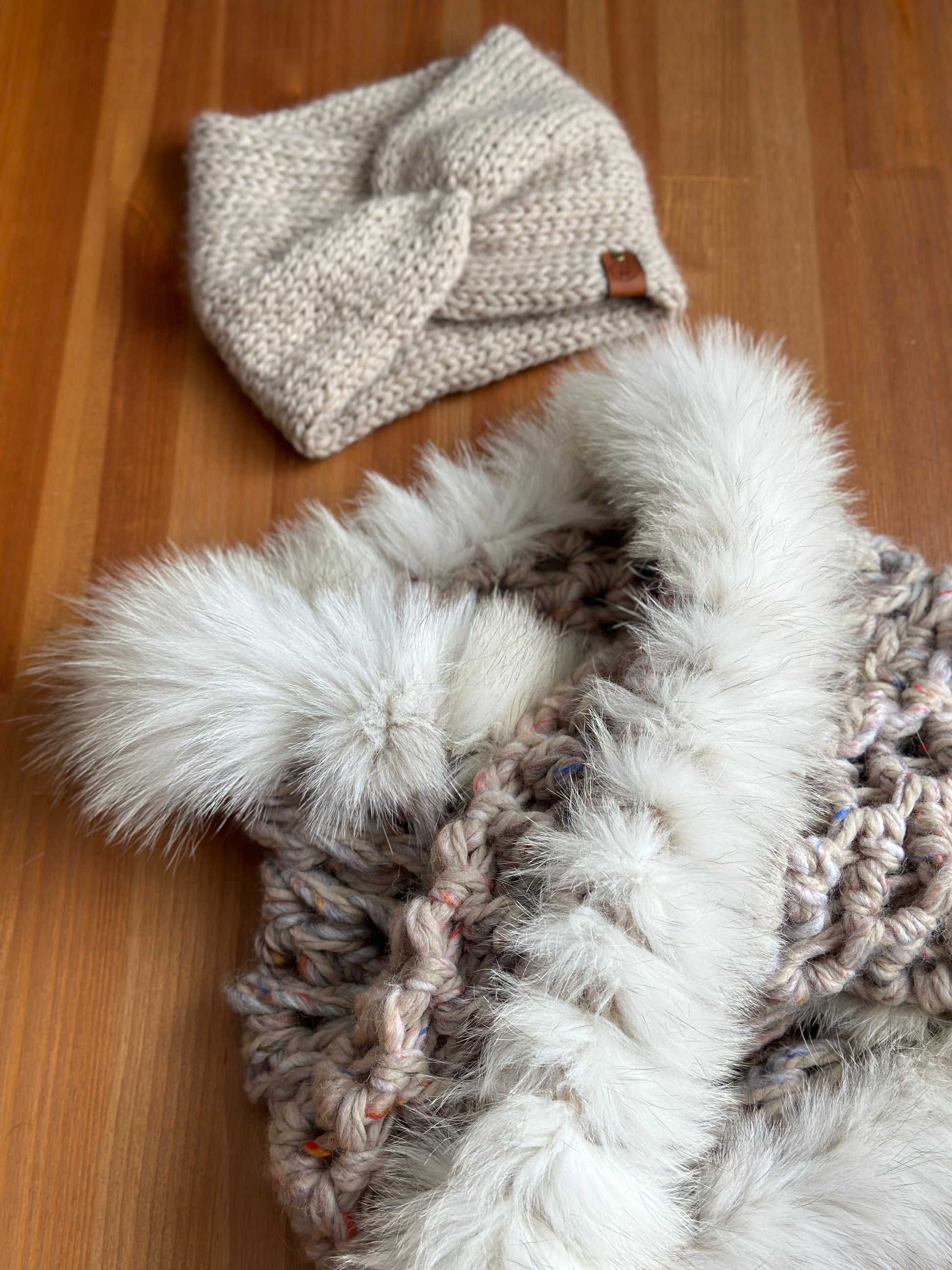 Tuque Mérino avec pompon de fourrure recyclée – Hélènou tricot